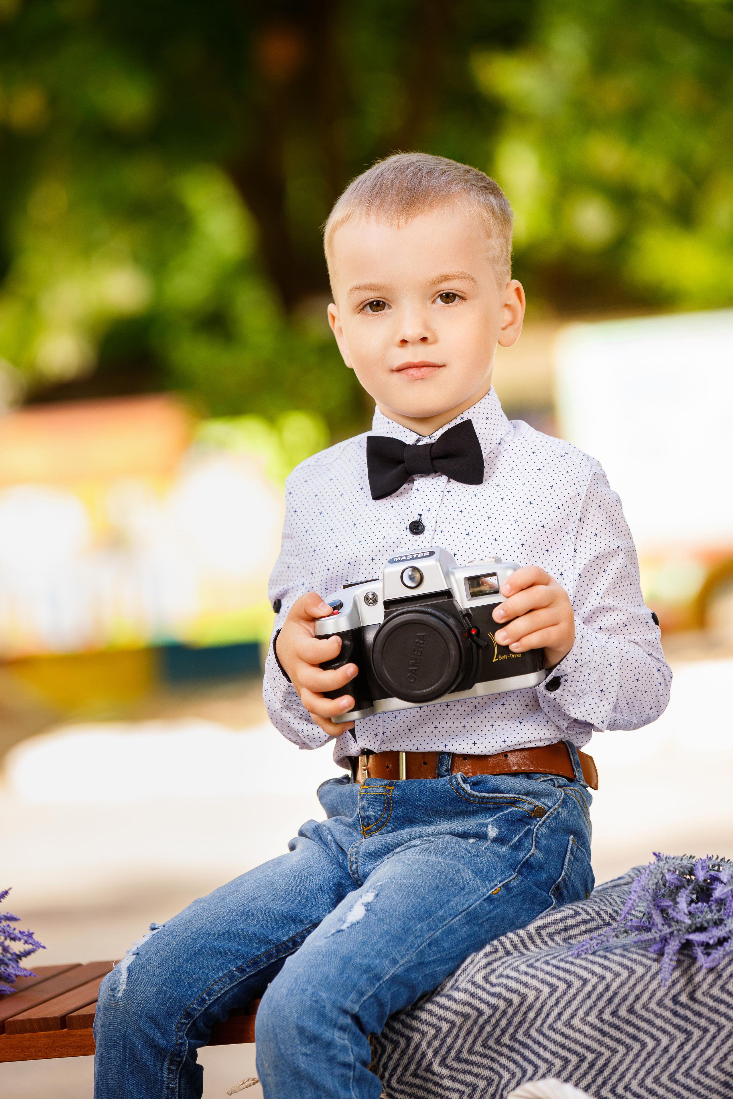 „Un moment durează o secundă, dar amintirea rămâne veșnic.”. Albume de absolvire: gradinita, gimnaziu, liceu. Venete in Moldova