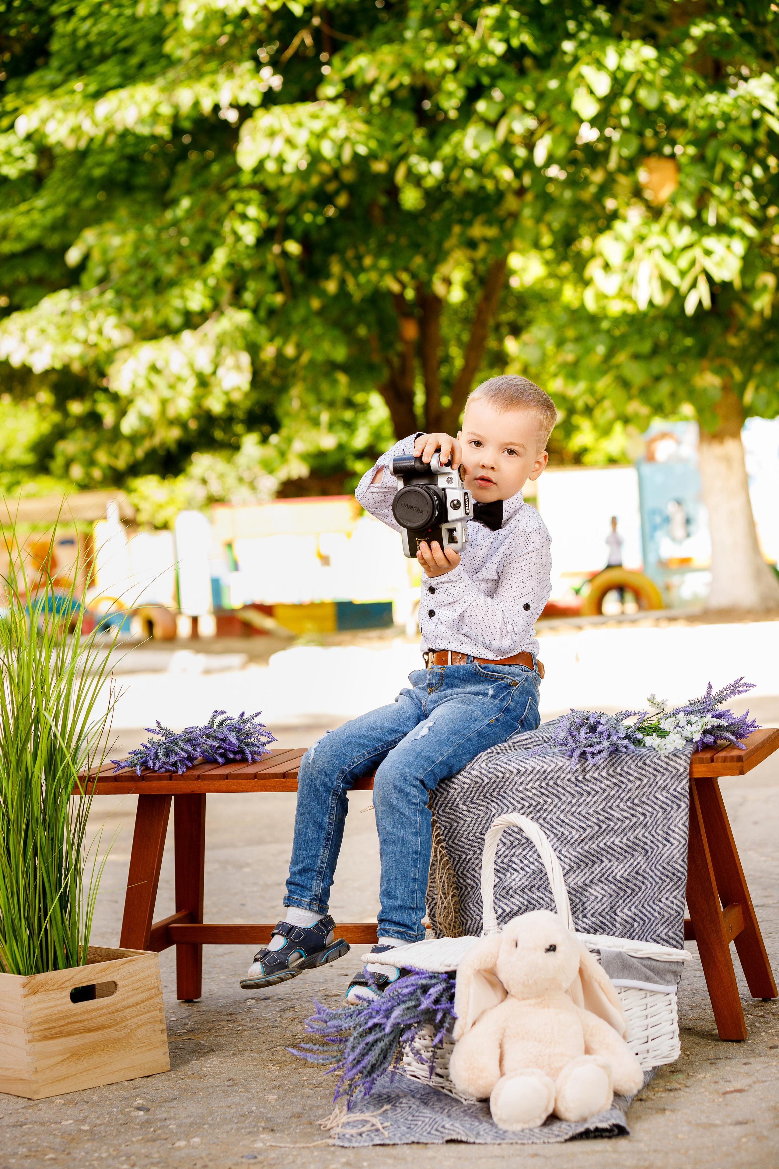 „Un moment durează o secundă, dar amintirea rămâne veșnic.”. Albume de absolvire: gradinita, gimnaziu, liceu. Venete in Moldova