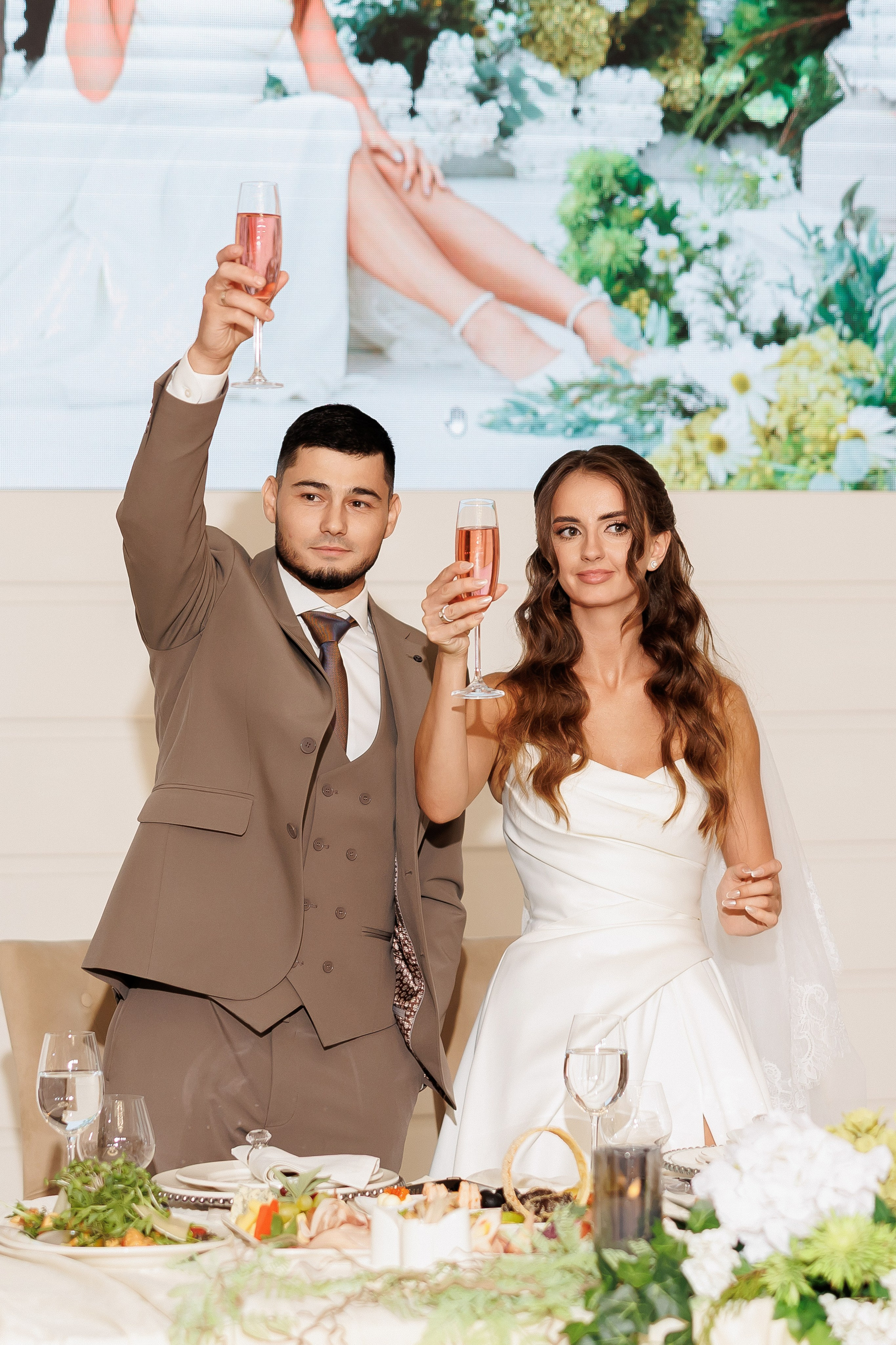 Eugen & Livia — Grand Elysee — Wedding Day. Servicii Foto și Video 067188353