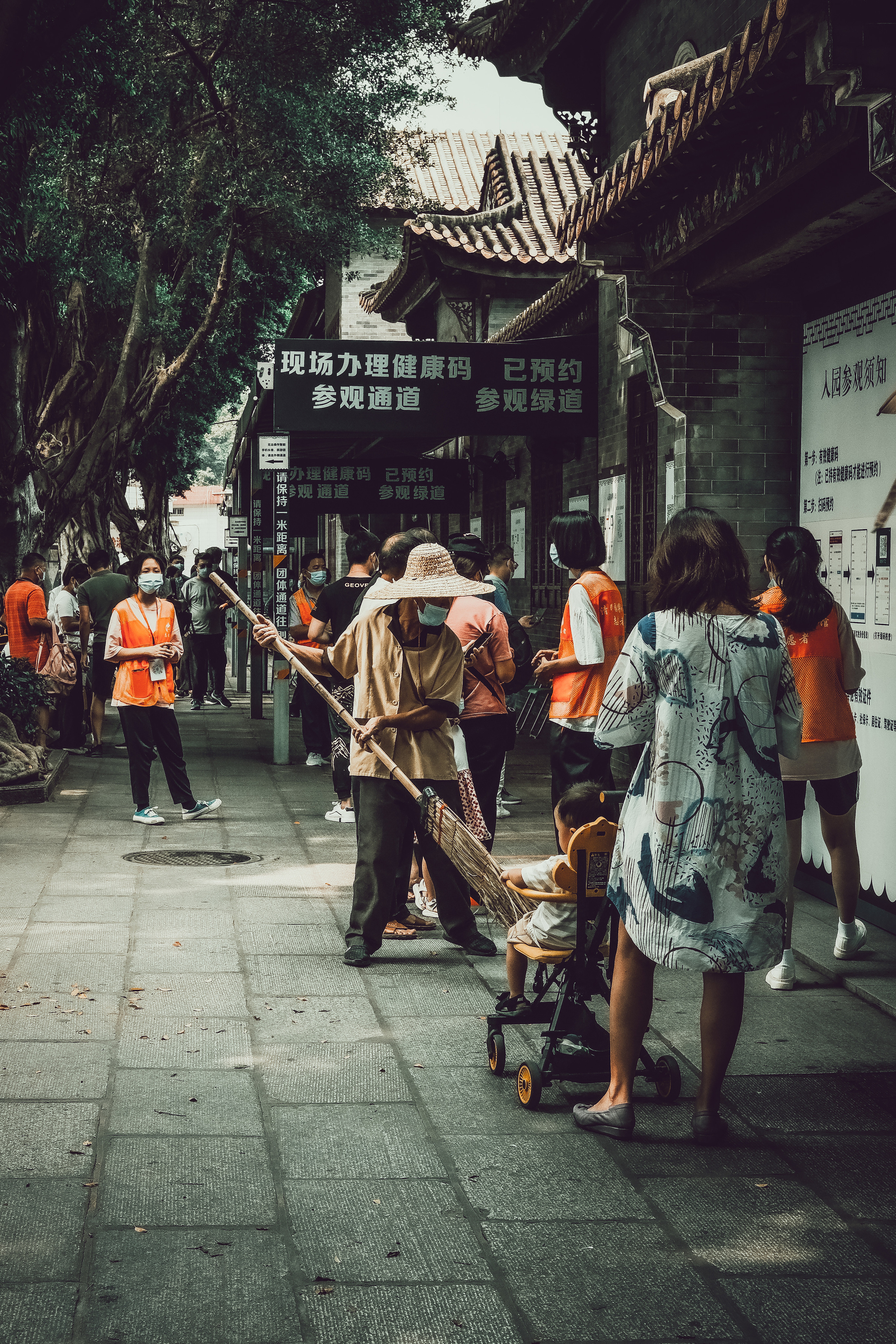 Candid Street Photo | 📍 Shantou City | China