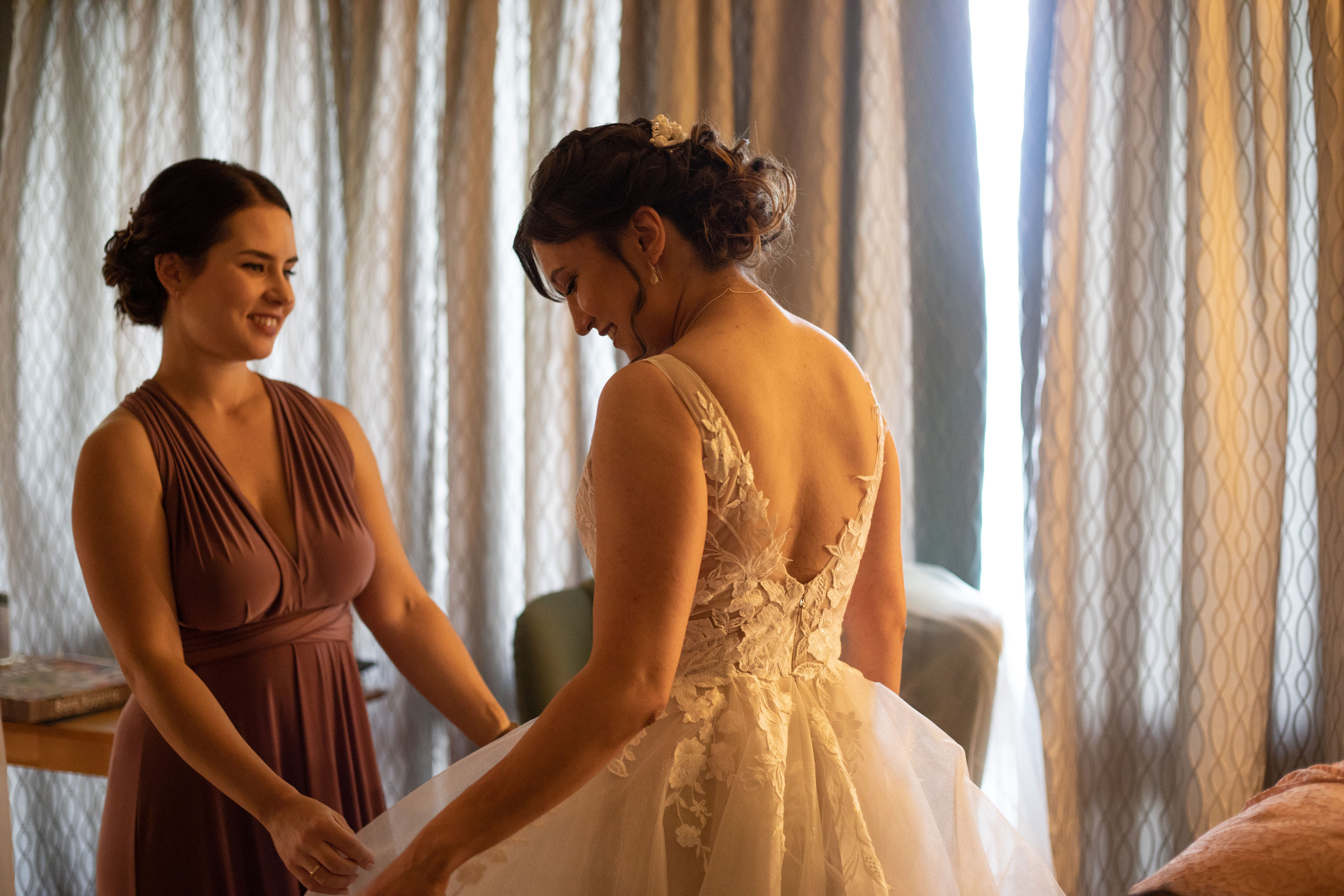 Trauzeugin und die Braut