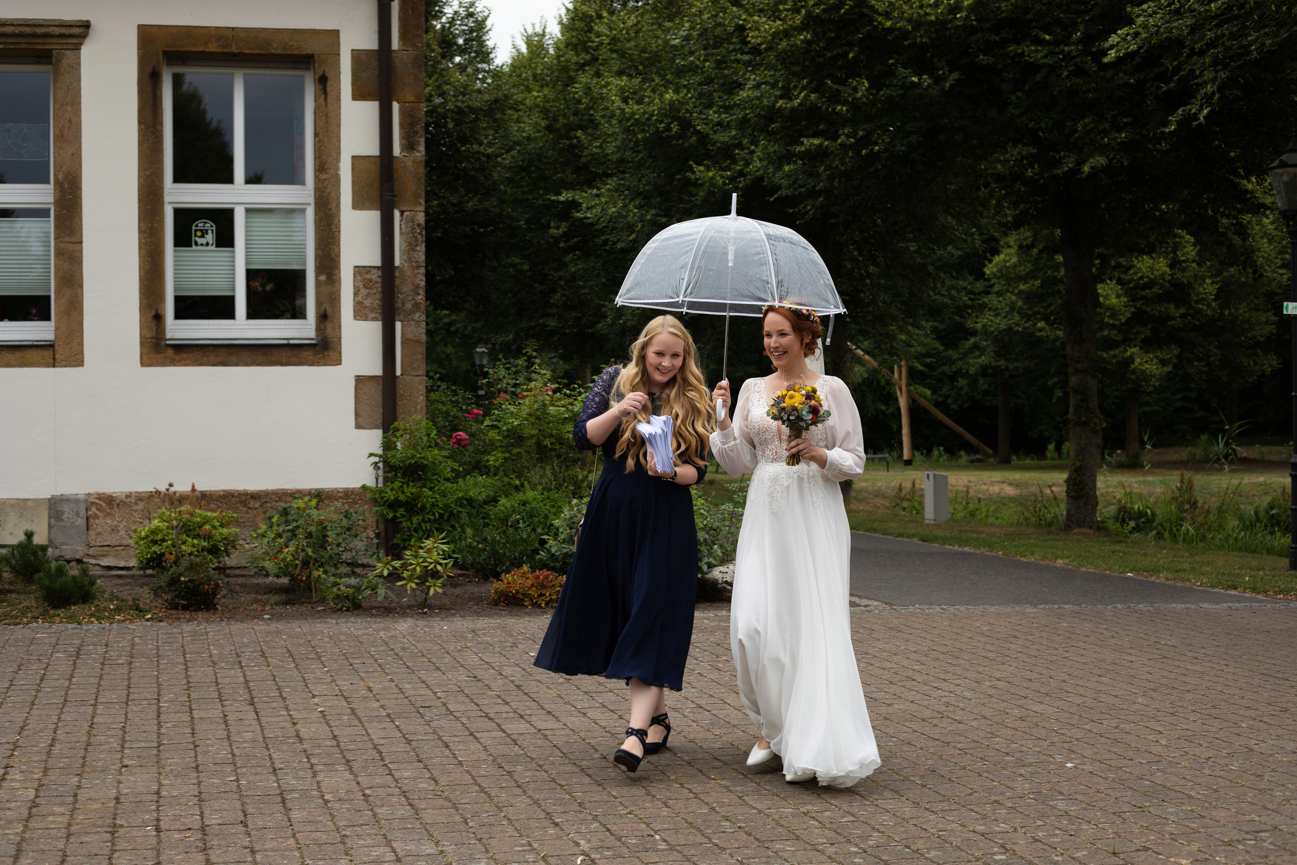 Kreative Hochzeitsvideos aus Niedersachsen: Filmisch und witzig, perfekt abgestimmt auf die Persönlichkeit des Brautpaares.“