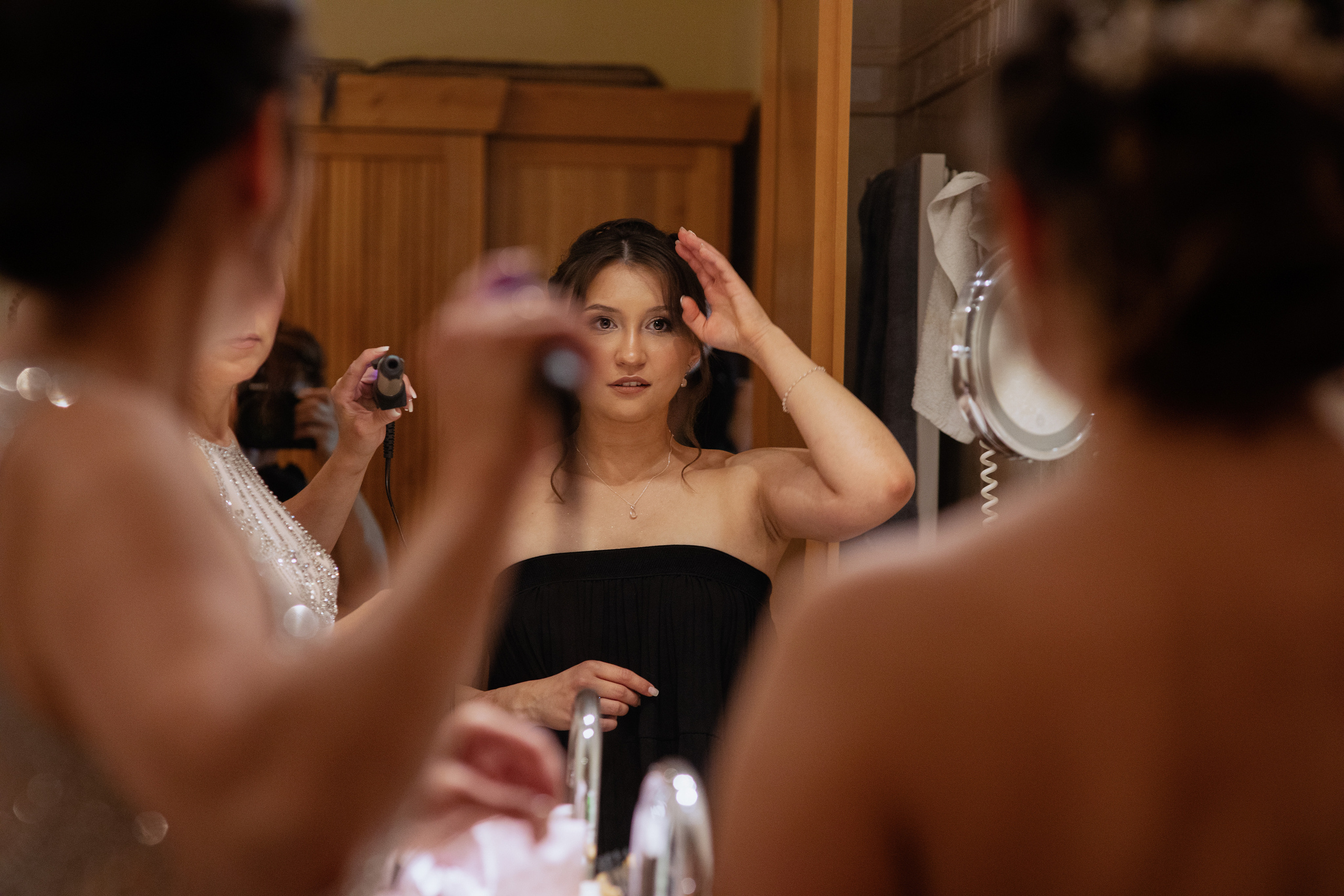 „Kreative Hochzeitsfotografie im Hotel Waldkrug Delbrück: Einzigartige Aufnahmen von der Feier und besonderen Momenten.“