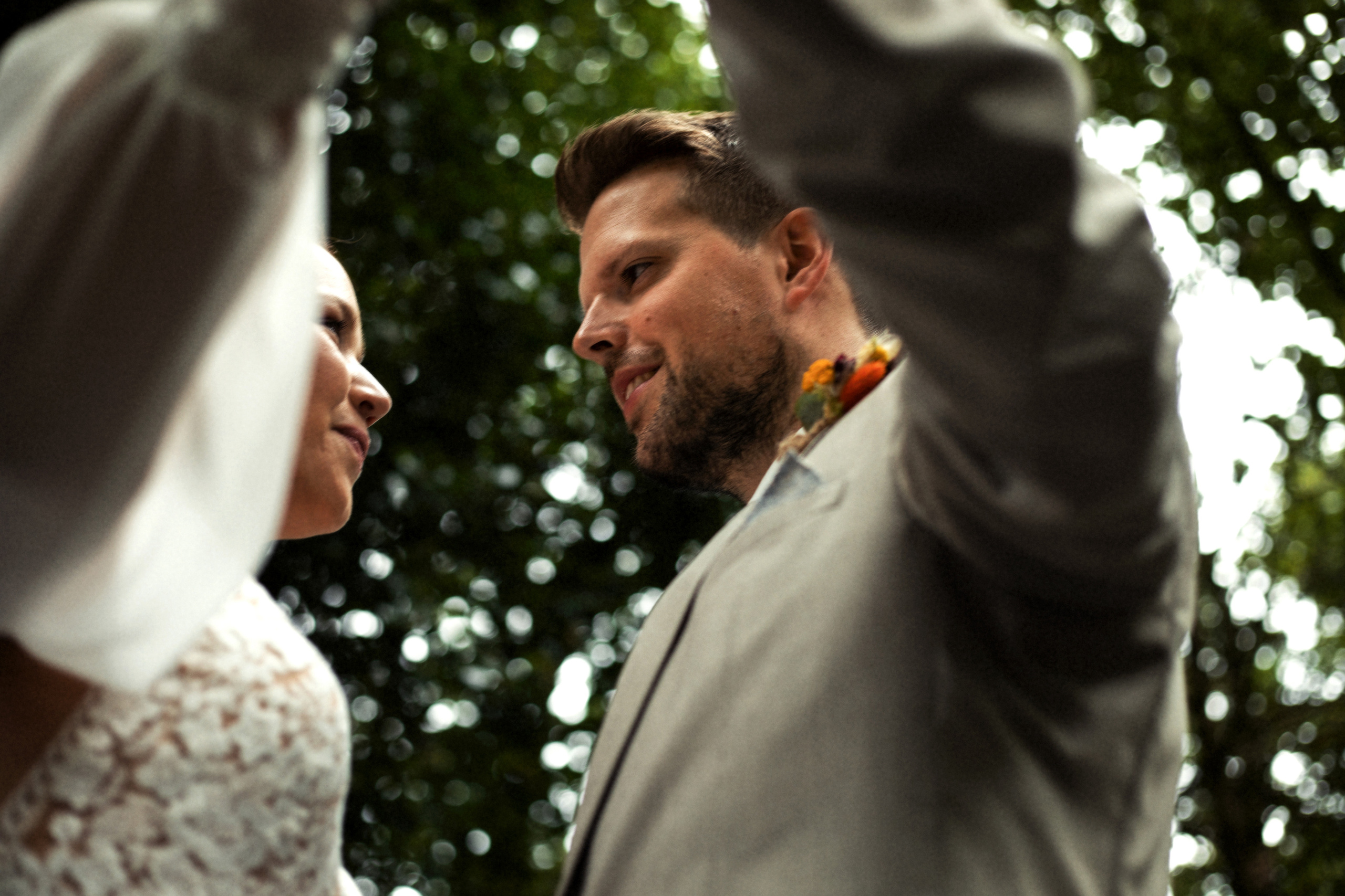 „Authentischer Hochzeitsfilm aus Osnabrück: Individuelle Gestaltung mit emotionaler Geschichte und persönlicher Note