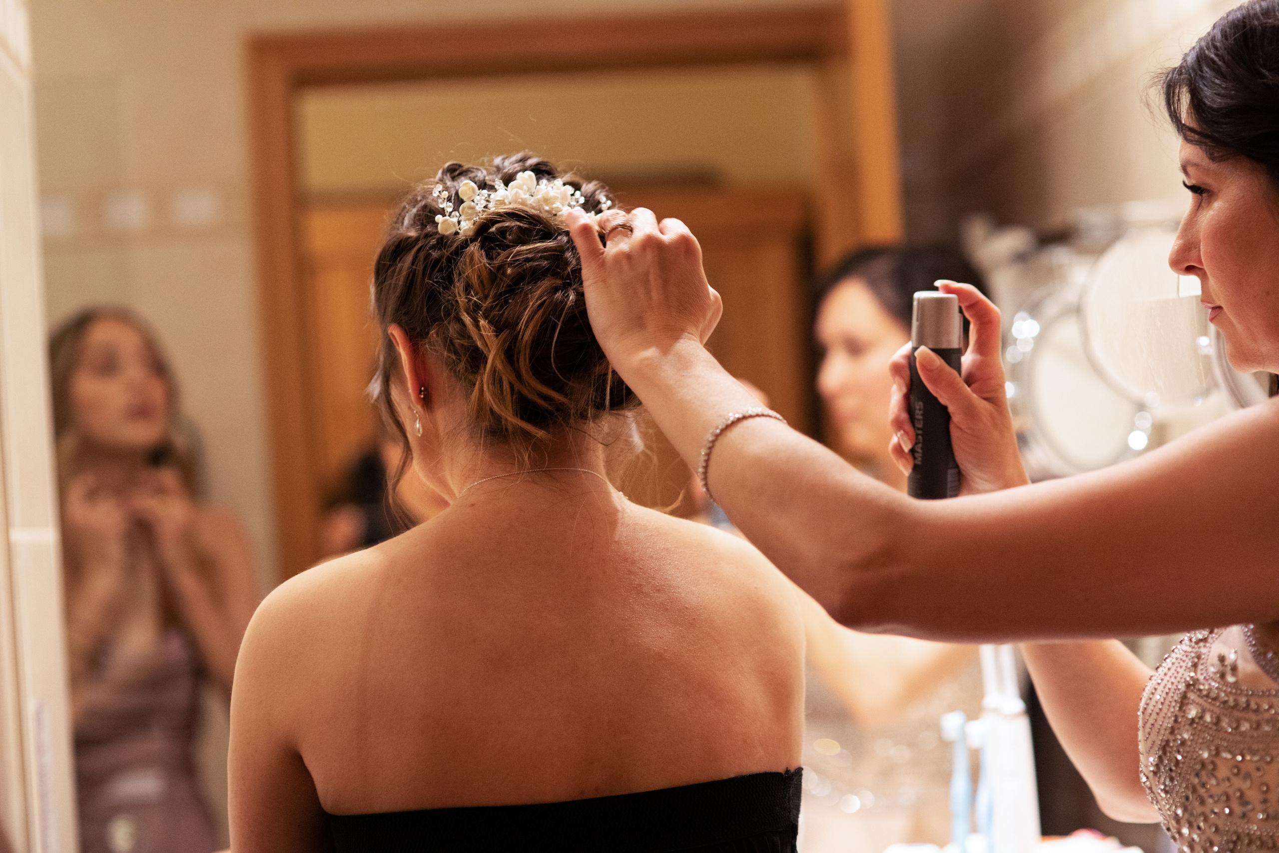 Kreative Hochzeitsfotografie im Hotel Waldkrug Delbrück: Einzigartige Aufnahmen von der Feier und besonderen Momenten.“