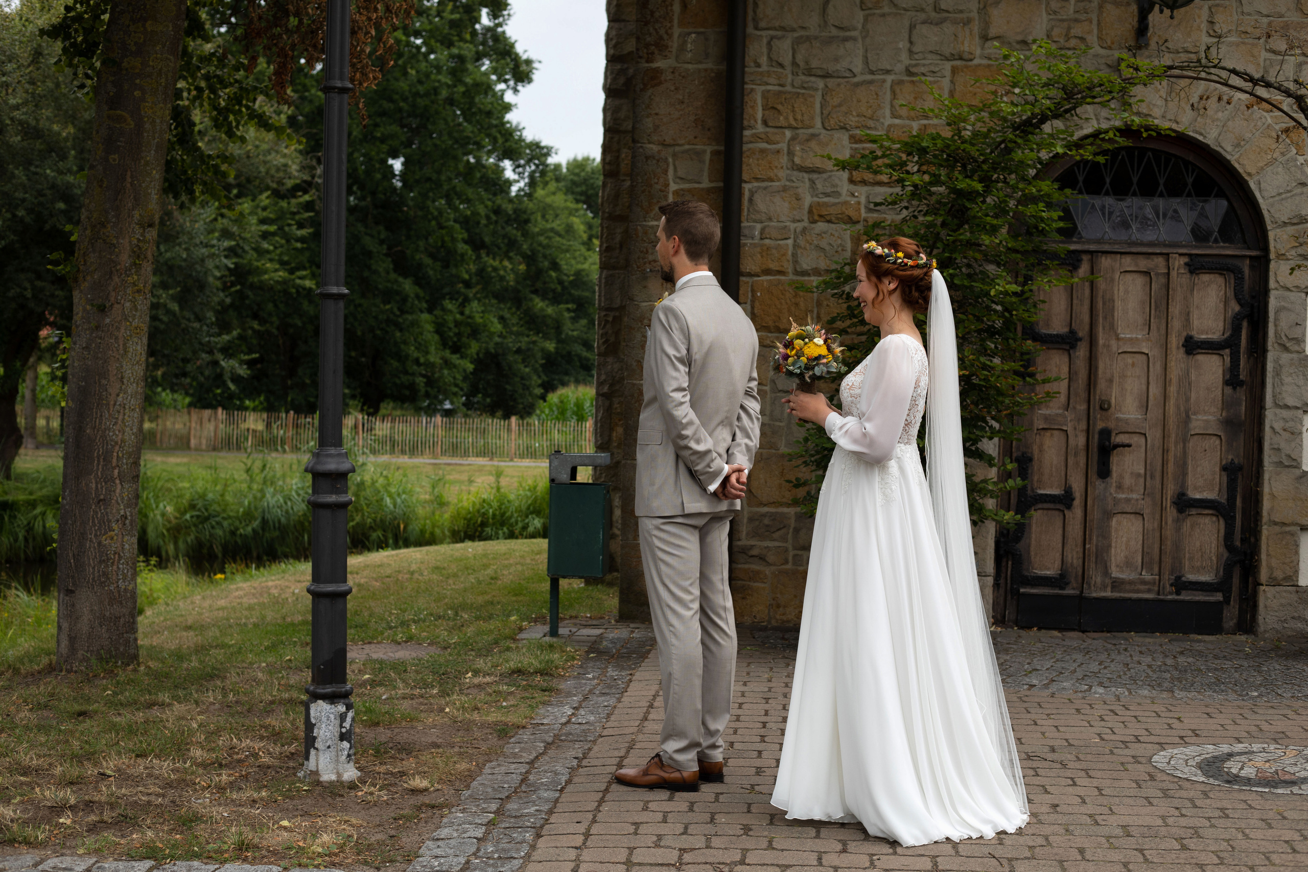 Professionelles Hochzeitsvideo aus dem Emsland: Spannender Film mit echter Audioaufnahme und emotionaler Geschichte.