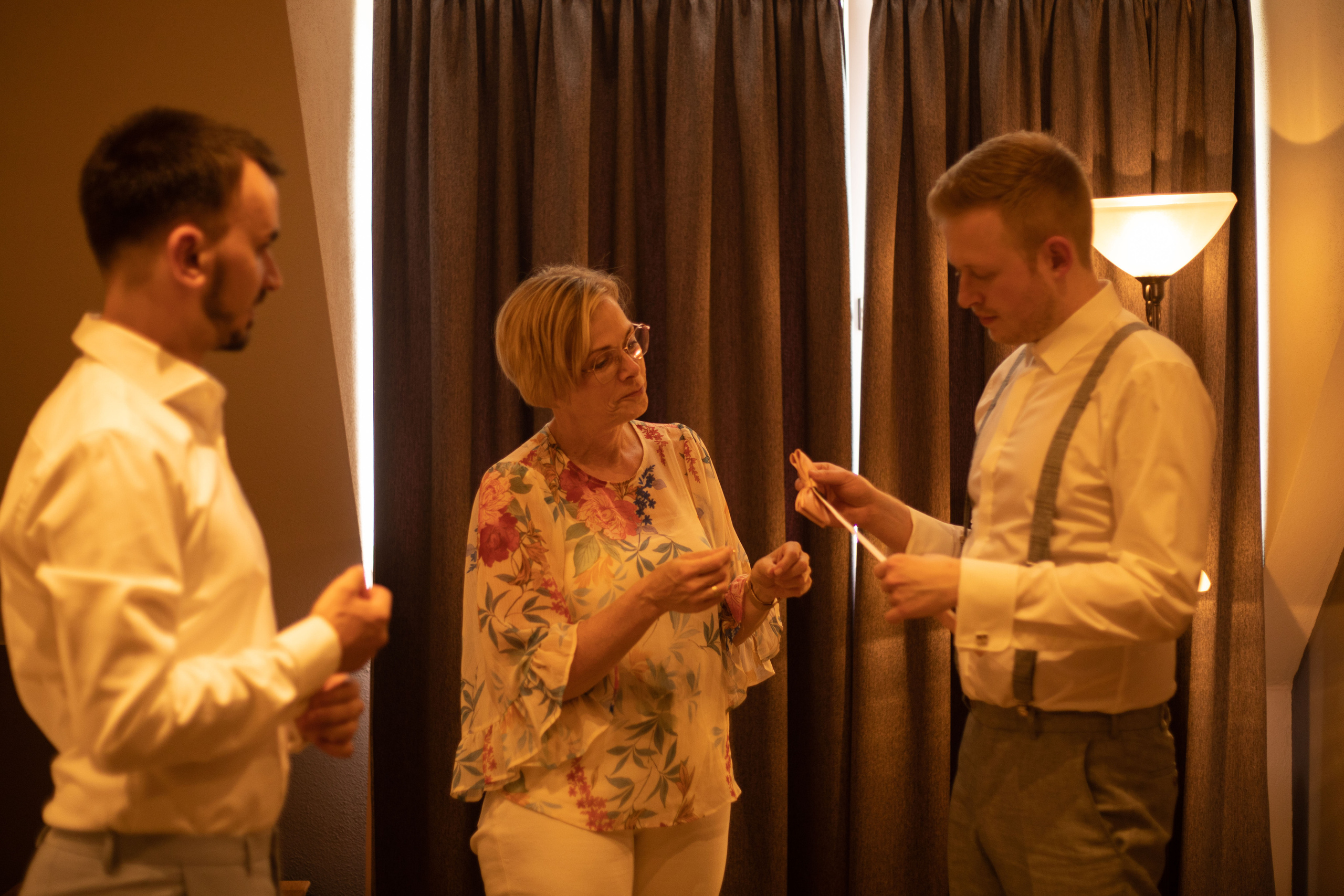 Unvergessliche Hochzeitsbilder aus dem Hotel Waldkrug, eingefangen während der emotionalen Zeremonie.“