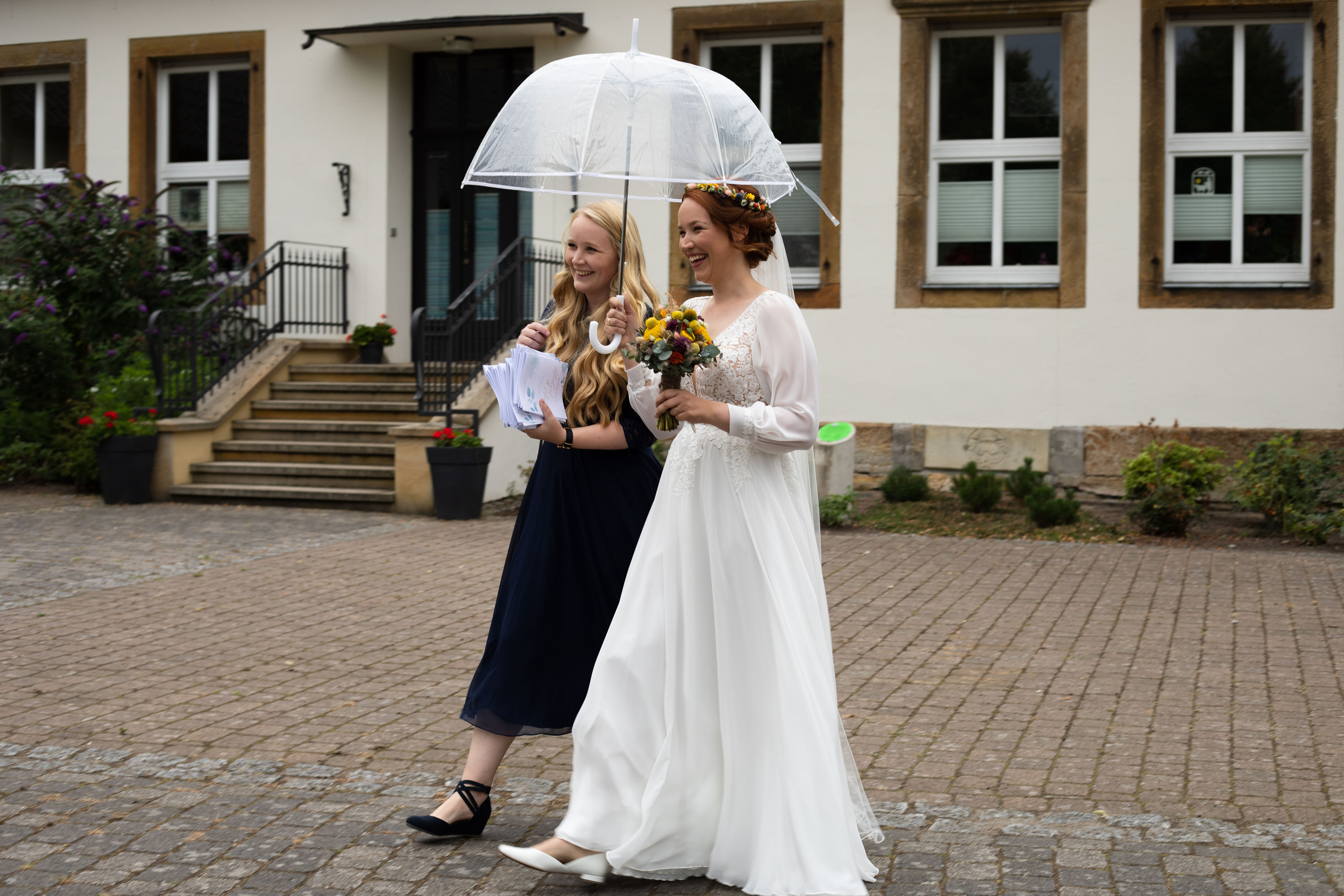 Individuelle Hochzeitsfilme aus Osnabrück: Authentische Momente mit einzigartiger musikalischer Untermalung.“