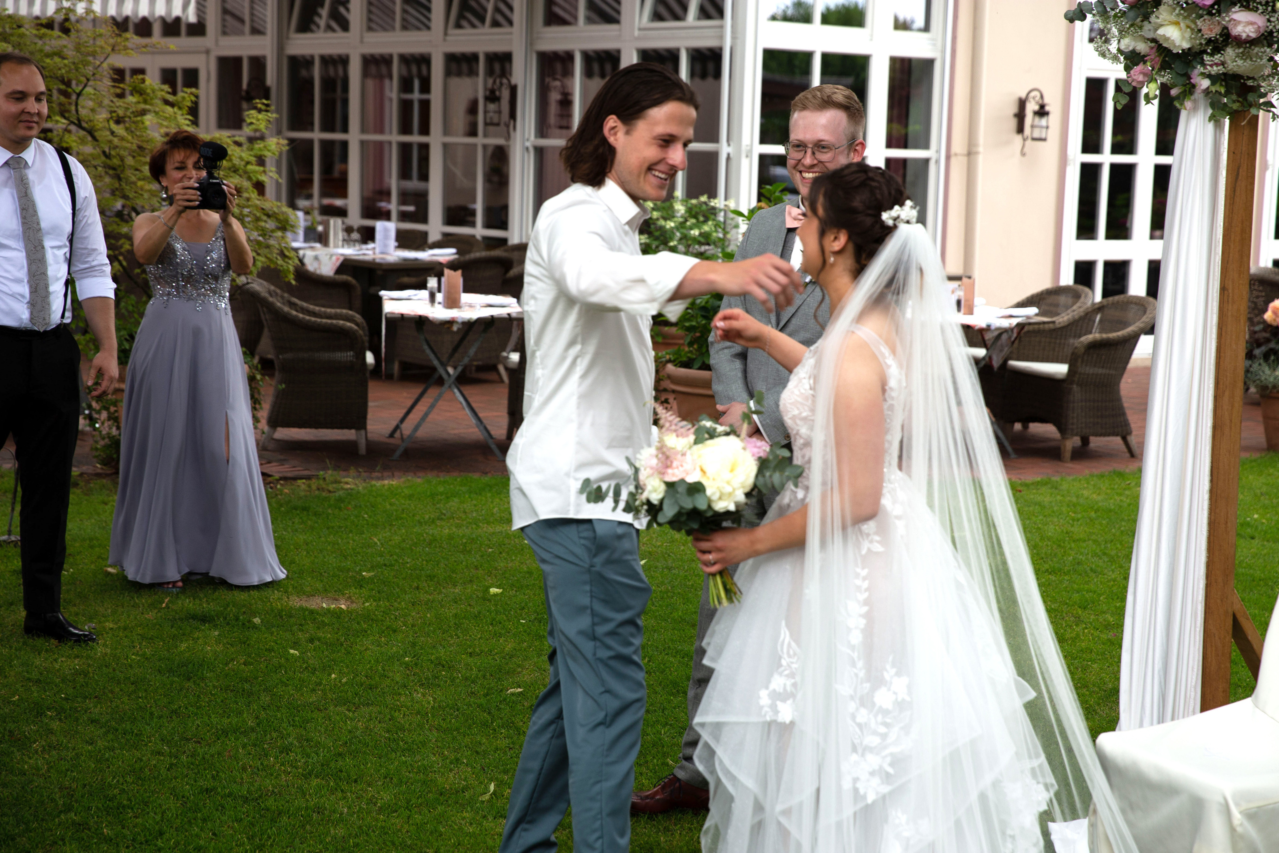 Valeria & Fabian/Freie Trauung. Fotografin und Videografin im Raum Osnabrück und Emsland Alla