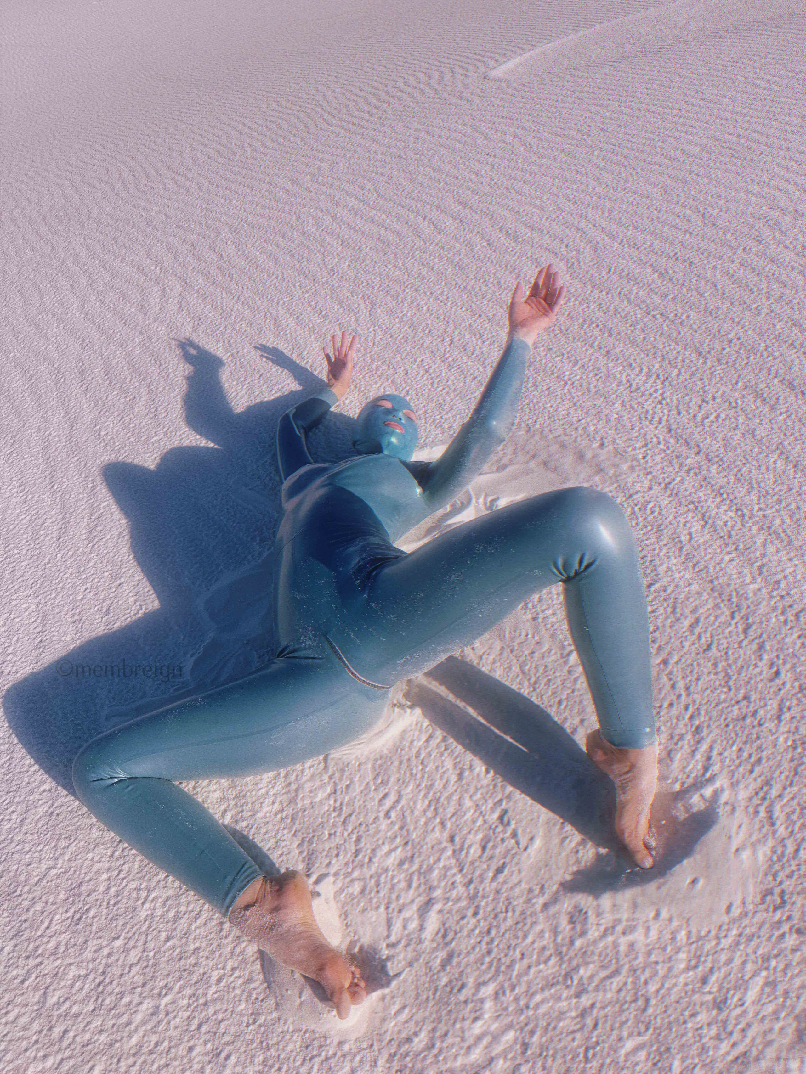 The woman in the dunes. Membreign