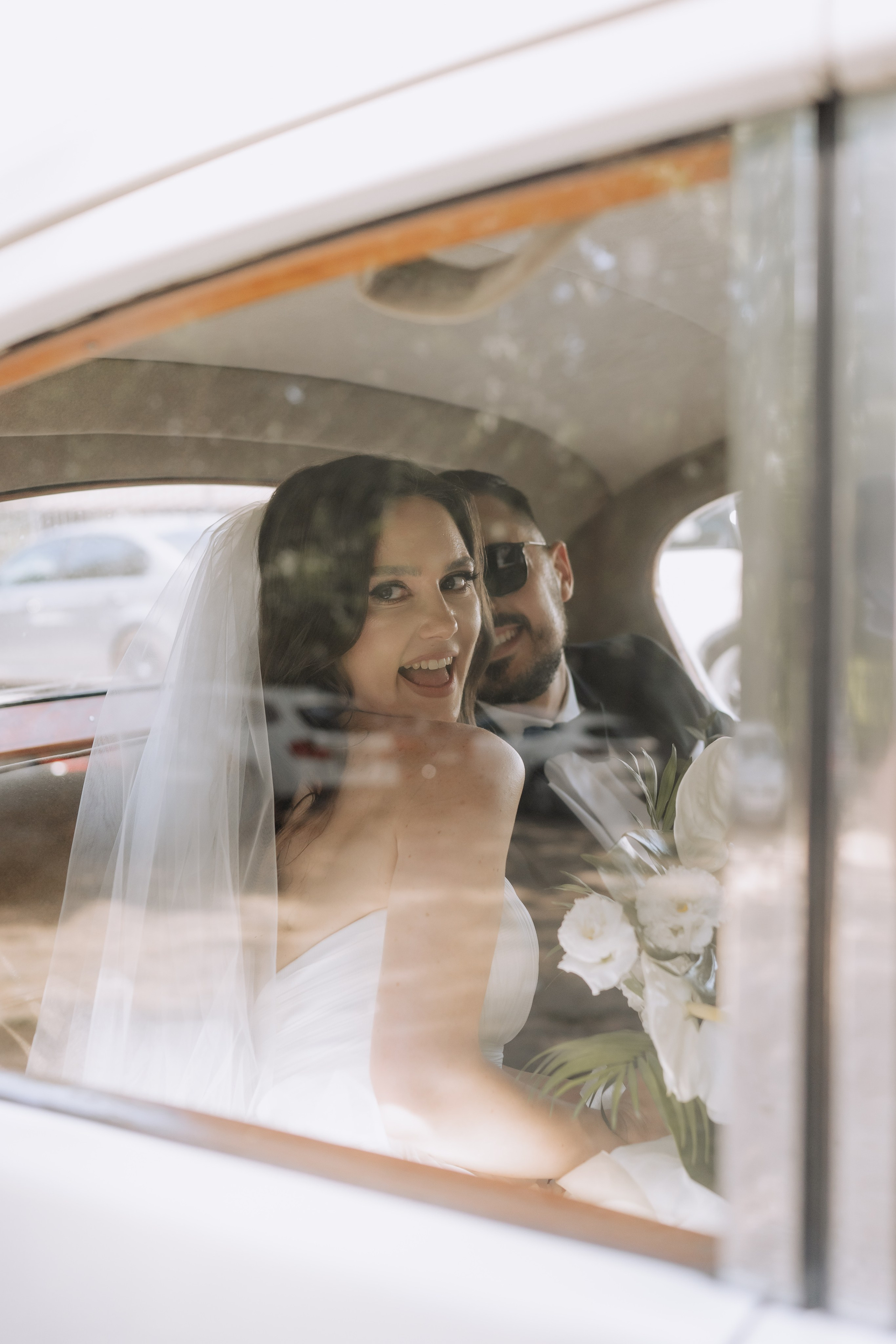 Cununie civila in aer liber , artificii de zi colorate , decor nunta , nunta la Hotel Traian. Proud Vision Weddings | Wedding Photography & Film — Servicii profesionale Foto Video Nunta Iasi