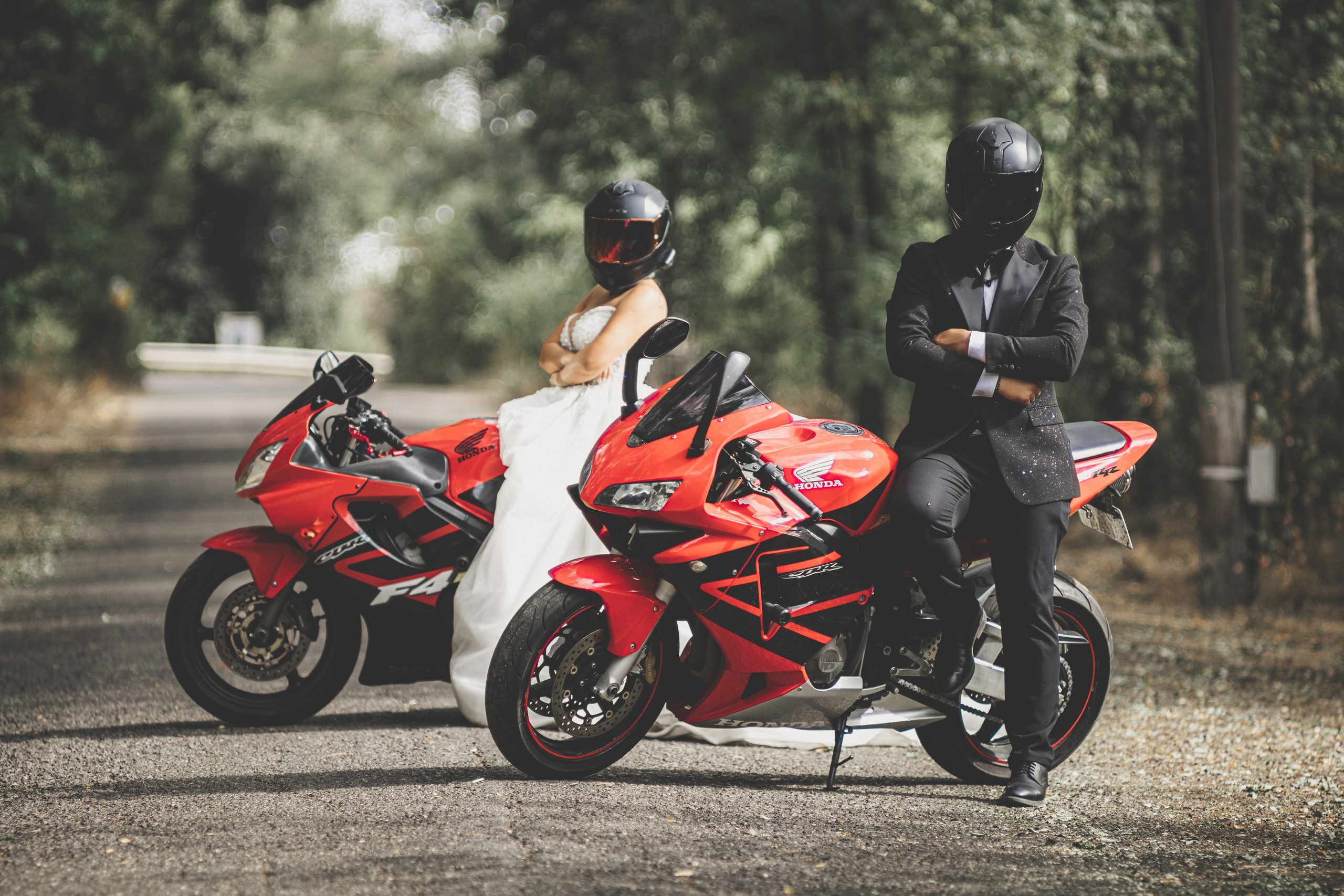 Trash the Dress cu motocicliști — ședință foto de poveste. Lucian Dedeu — Fotograf de nuntă și eveniment