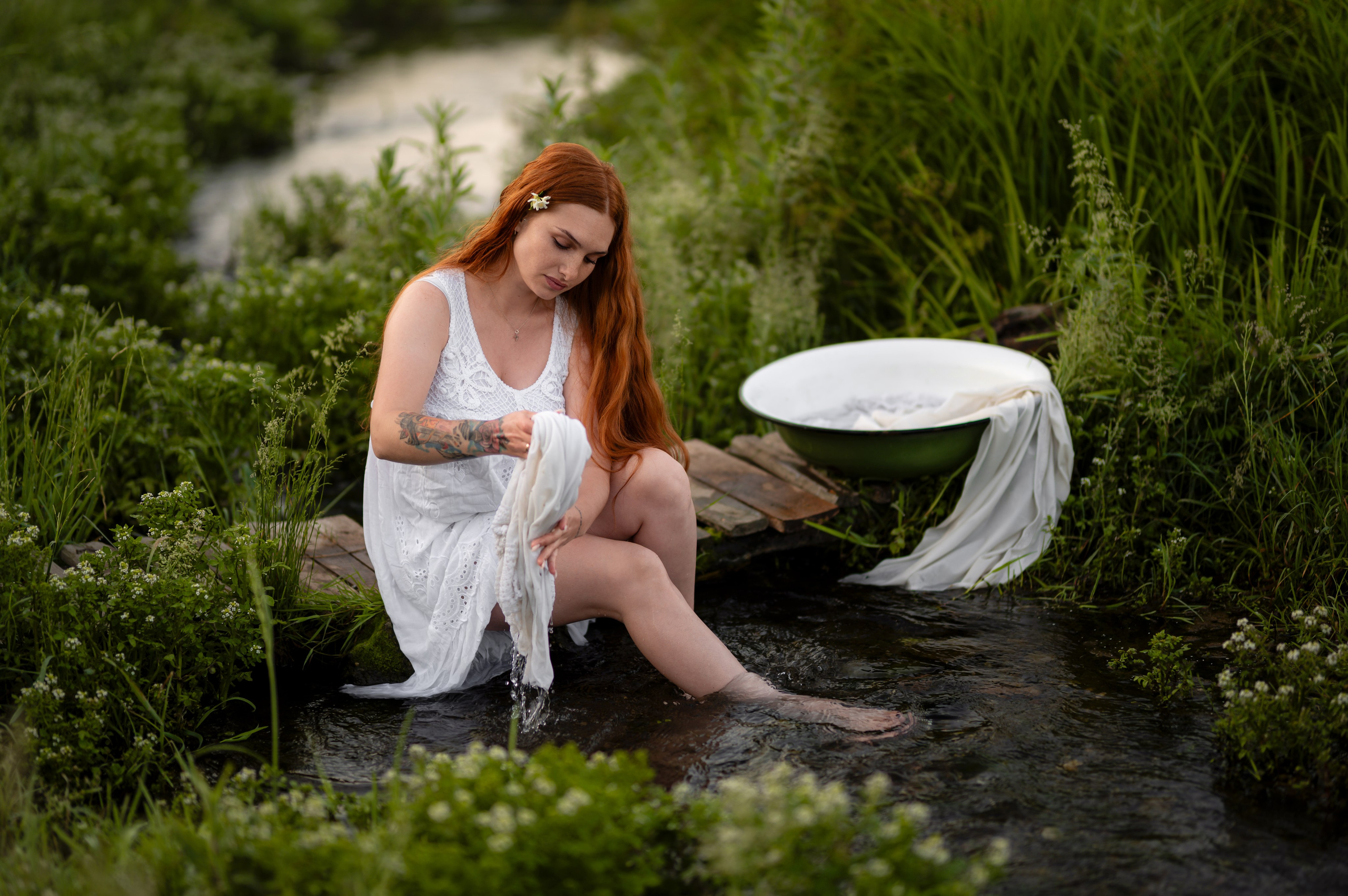 Poveste pe mal de râu. Home