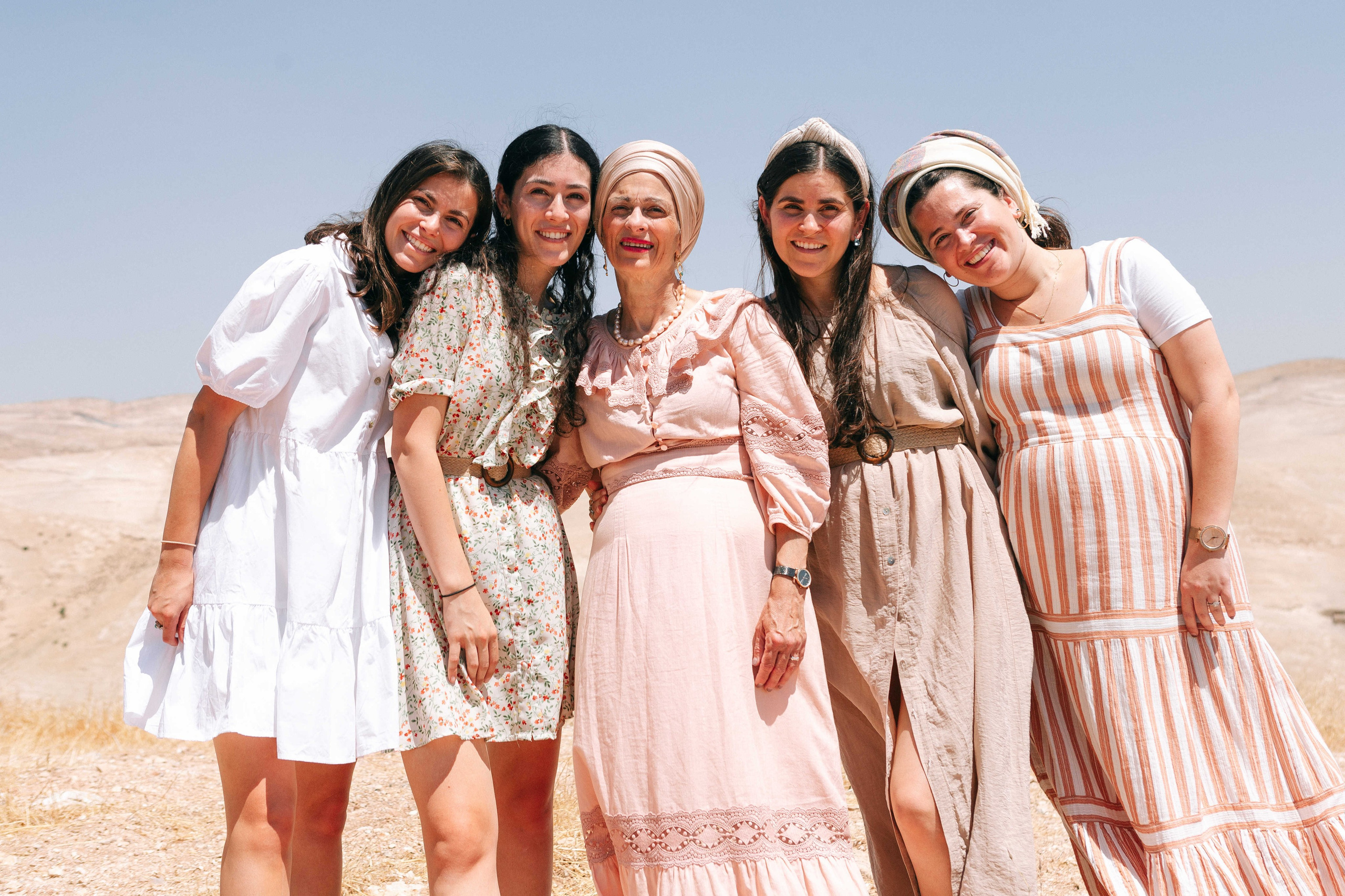 MAALE ADUMIM, HOME PHOTO SESSION + DESERT. Https://shi-photo.com/