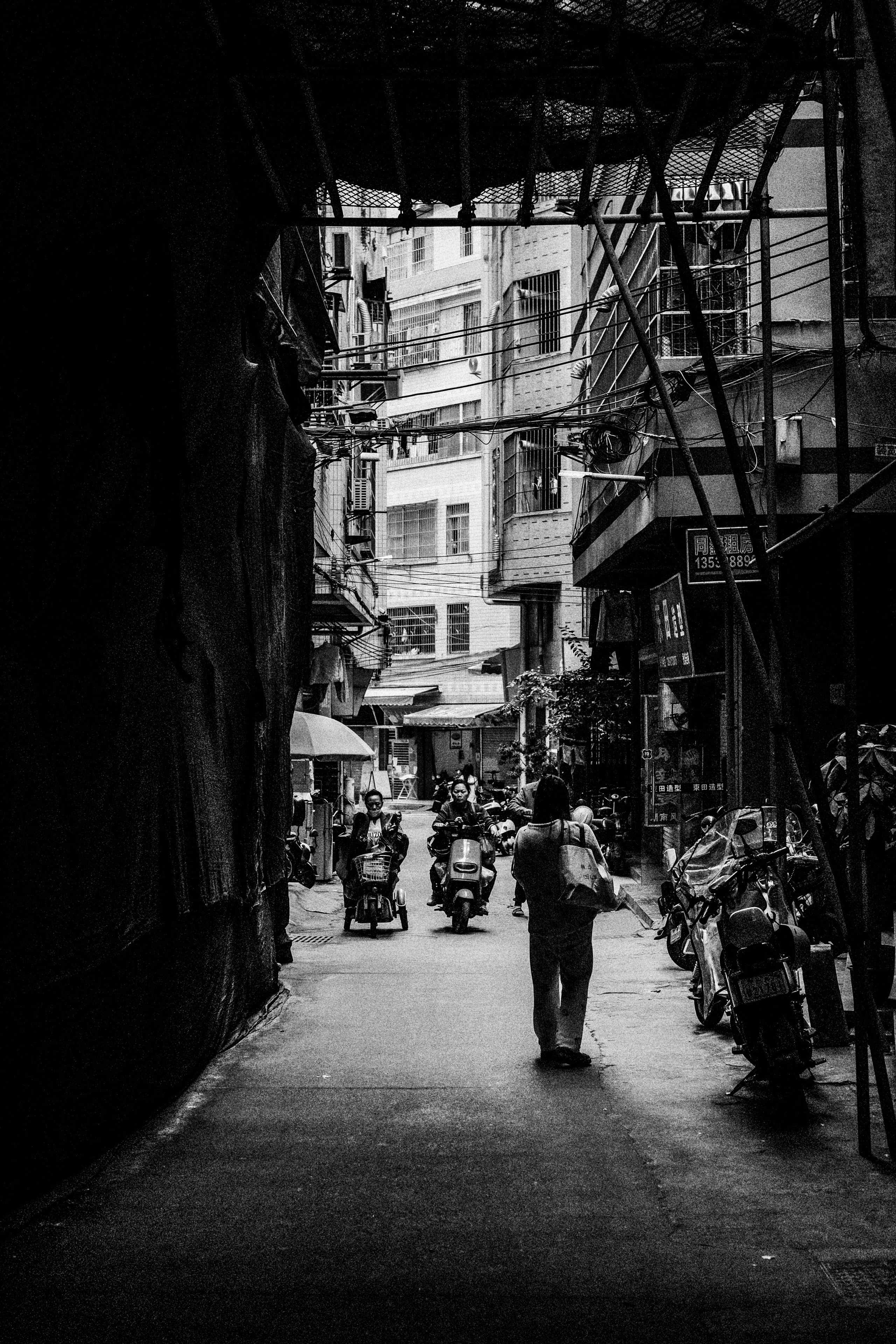 📍Guangzhou City in Black and White Photography | China 🇨🇳 