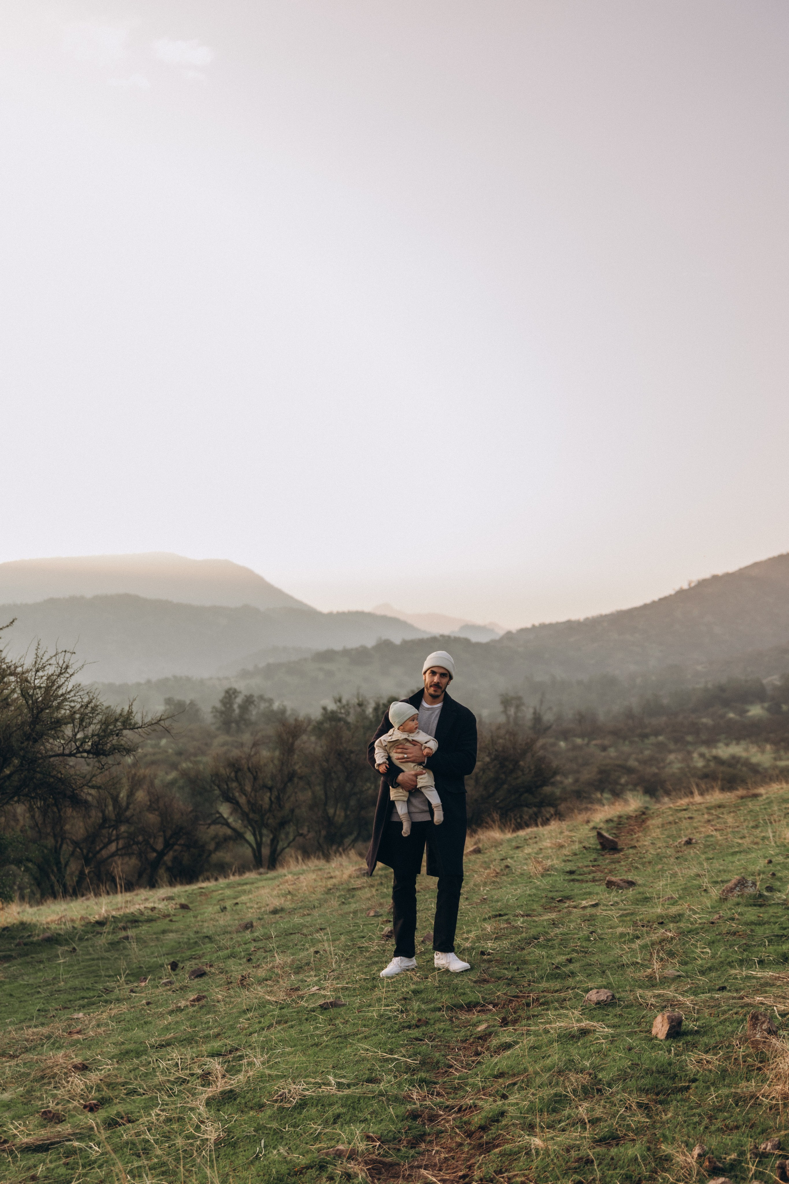 Sesión familiar con caballos en la montaña — Naturaleza y ternura. Photographer in Santiago, Chile Anna Almazova