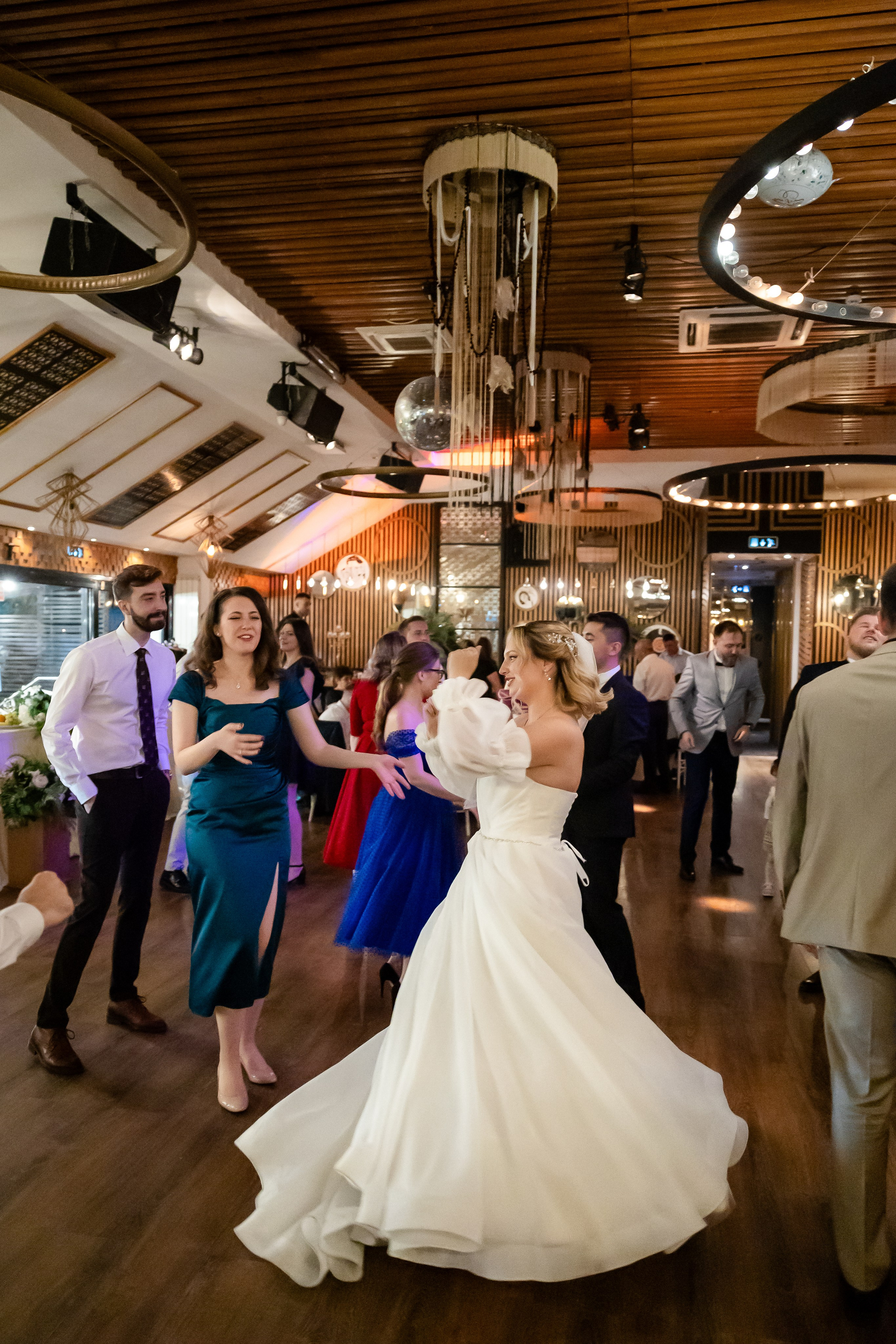 Nunta Velveto Pool. MDimaFotoStudio. Fotograf de nuntă, evenimente private și de familie