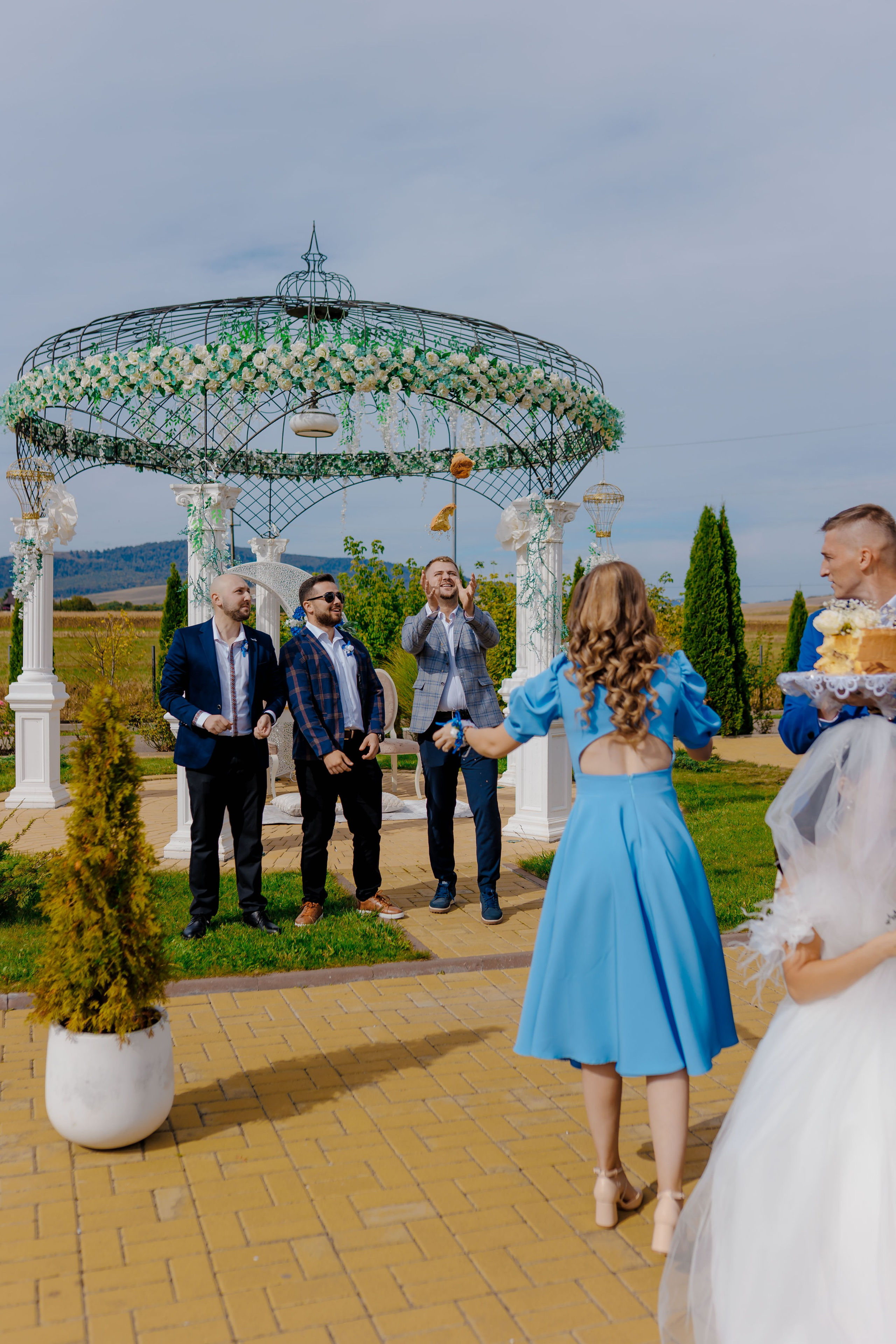 Loredana & Emilian – Ziua Nunții | Videografie - fotografie Botez Suceava, Iași, Botoșani. Servicii foto-video profesionale, pentru momente de neuitat