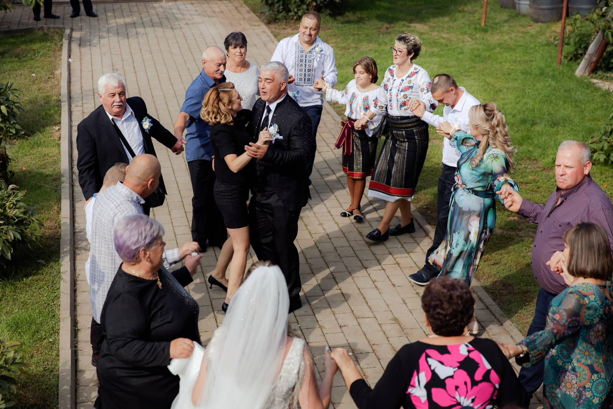 Mihai & Oana. Servicii foto-video profesionale, pentru momente de neuitat