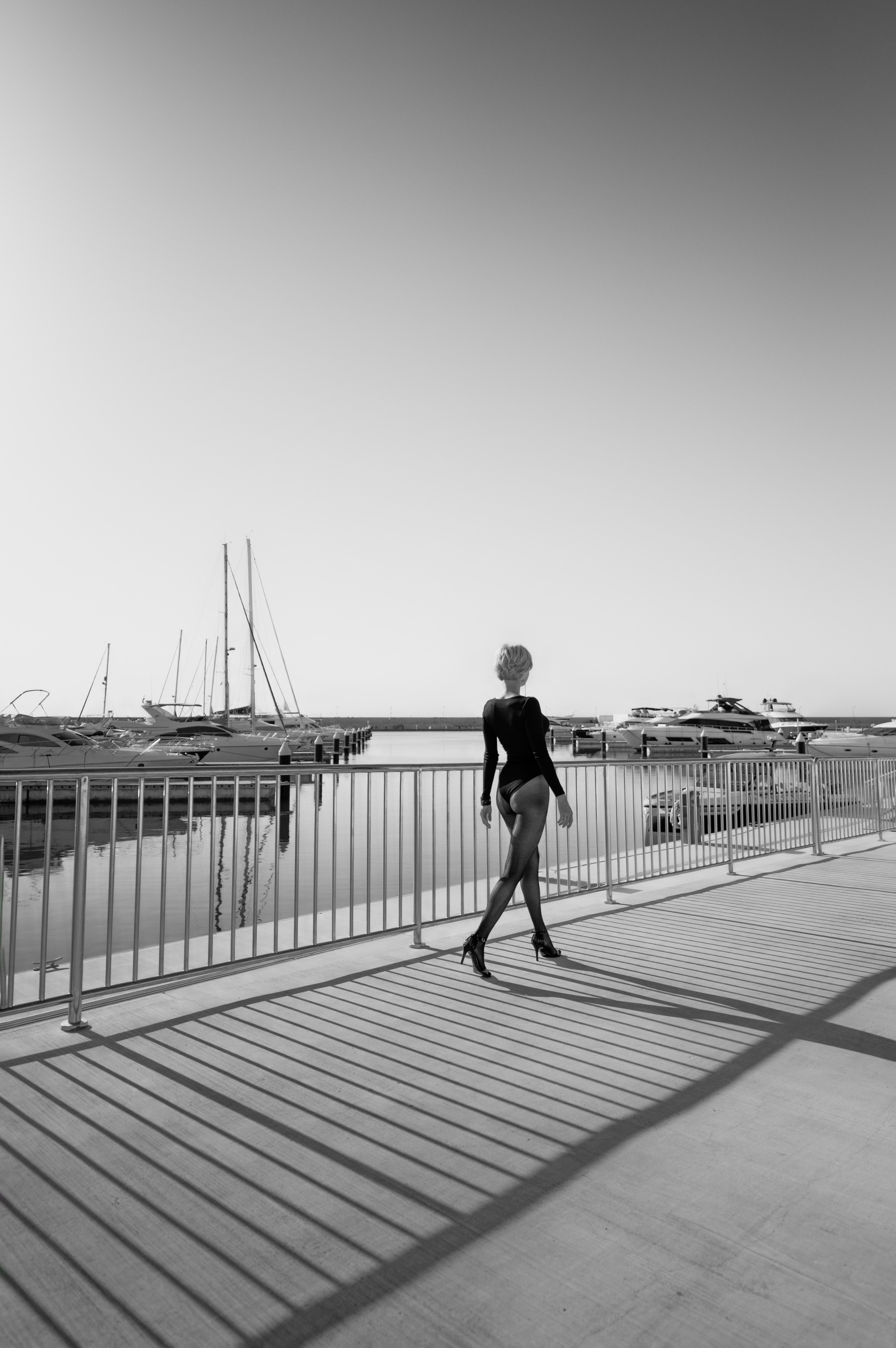 Ч\Б съемка в порту Айя Напы. Фотограф на Кипре