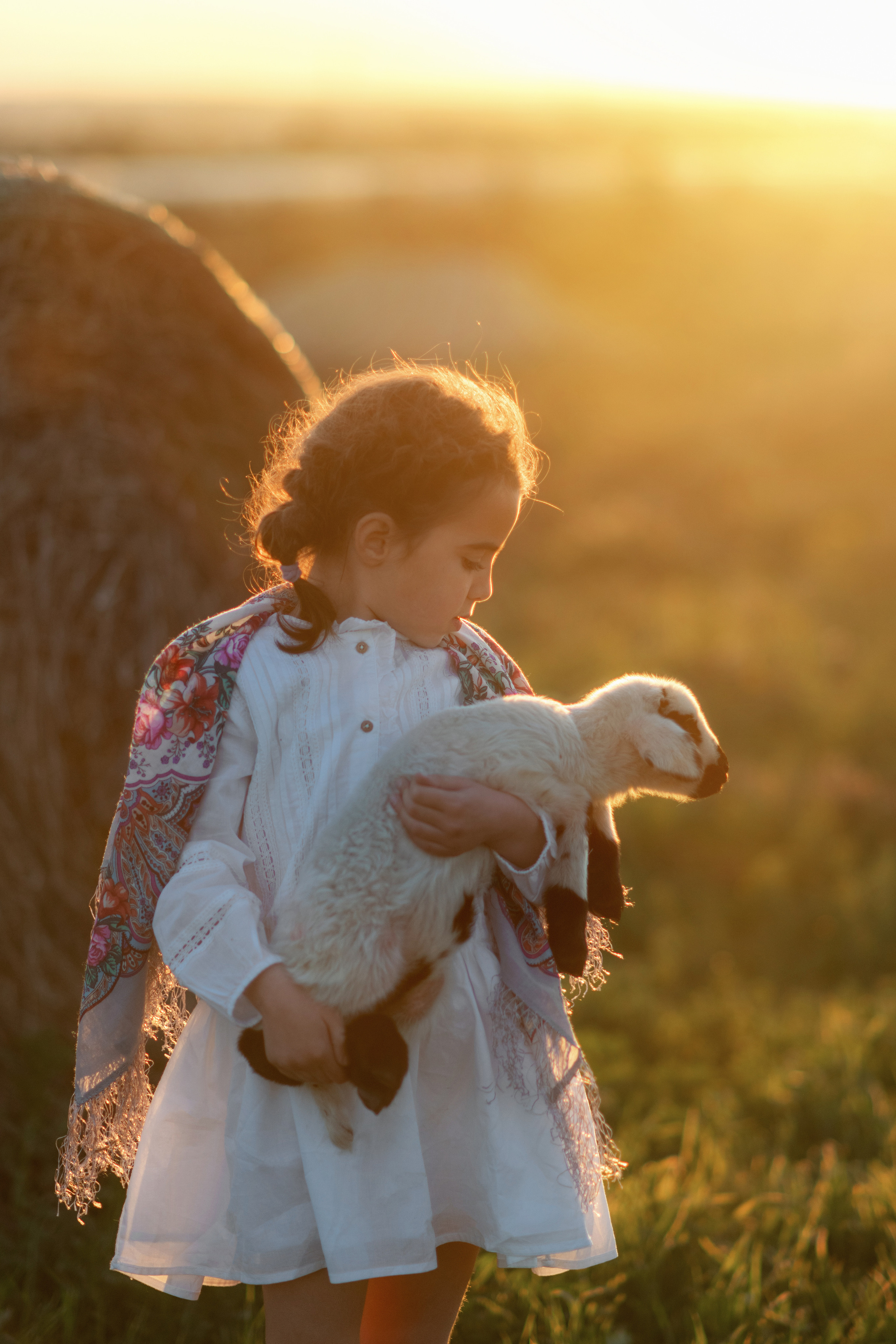Сестрички с овечкой. Фотограф на Кипре