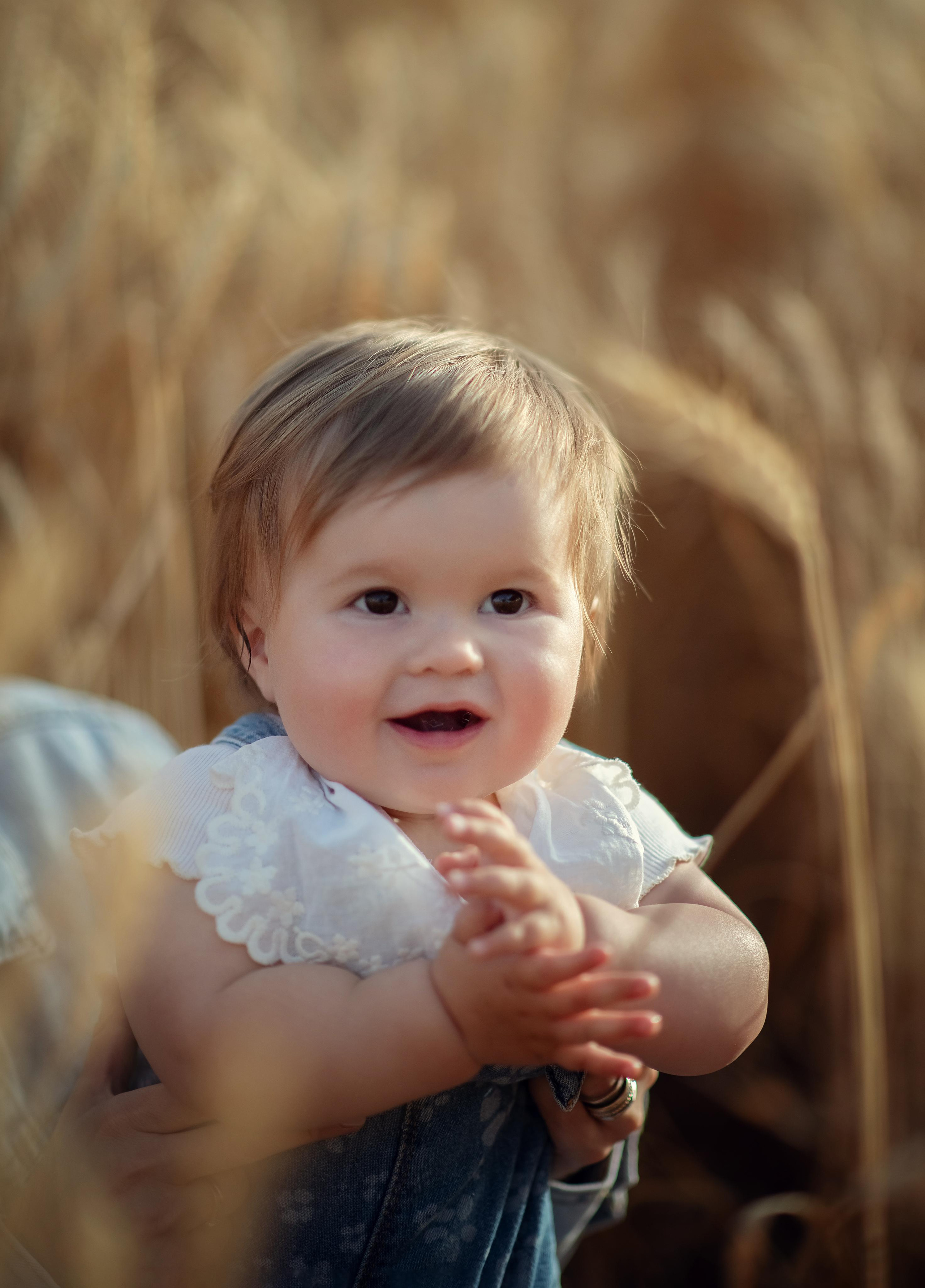 У большого дерева. Фотограф на Кипре