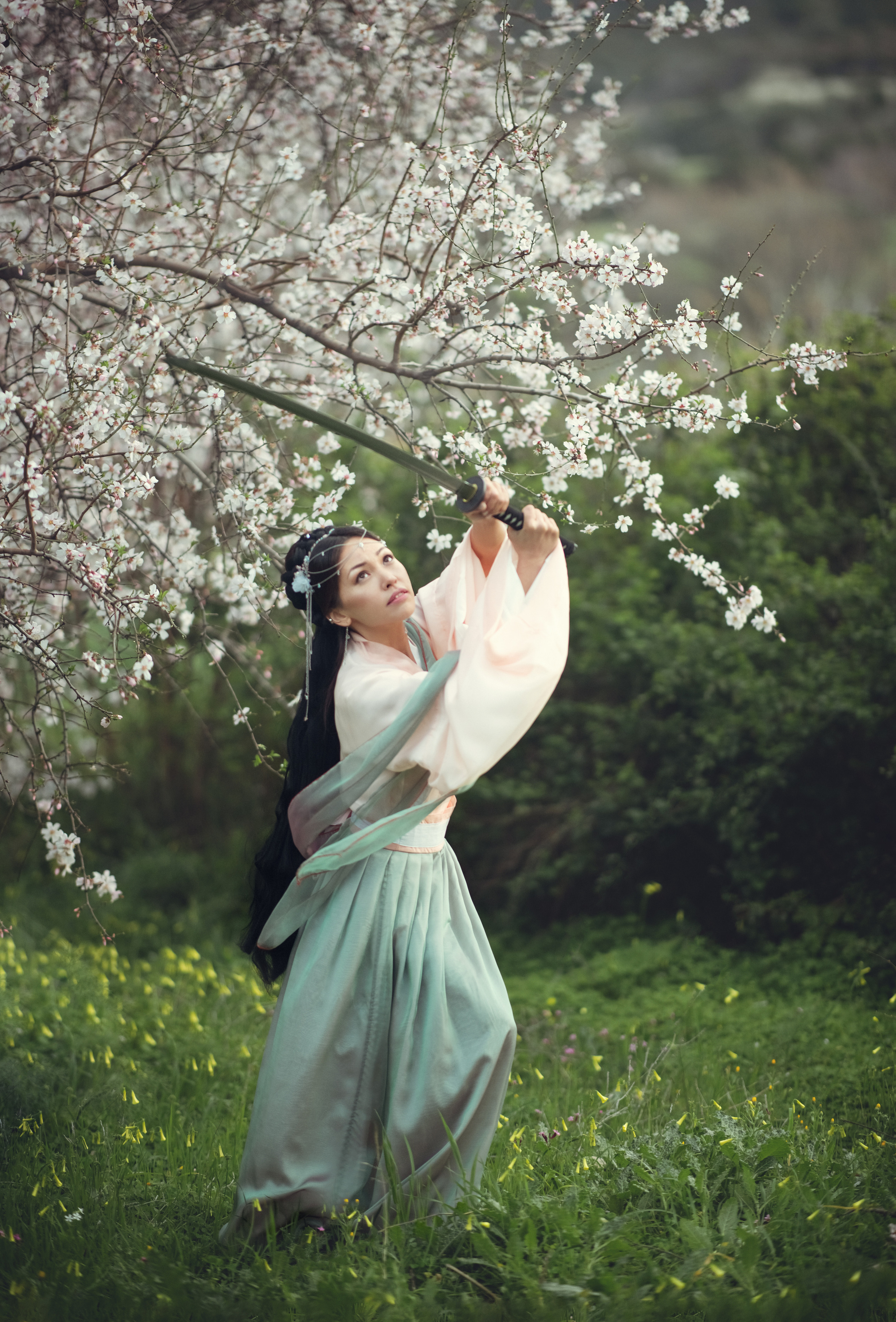 Гейша в цветении миндаля. Фотограф на Кипре
