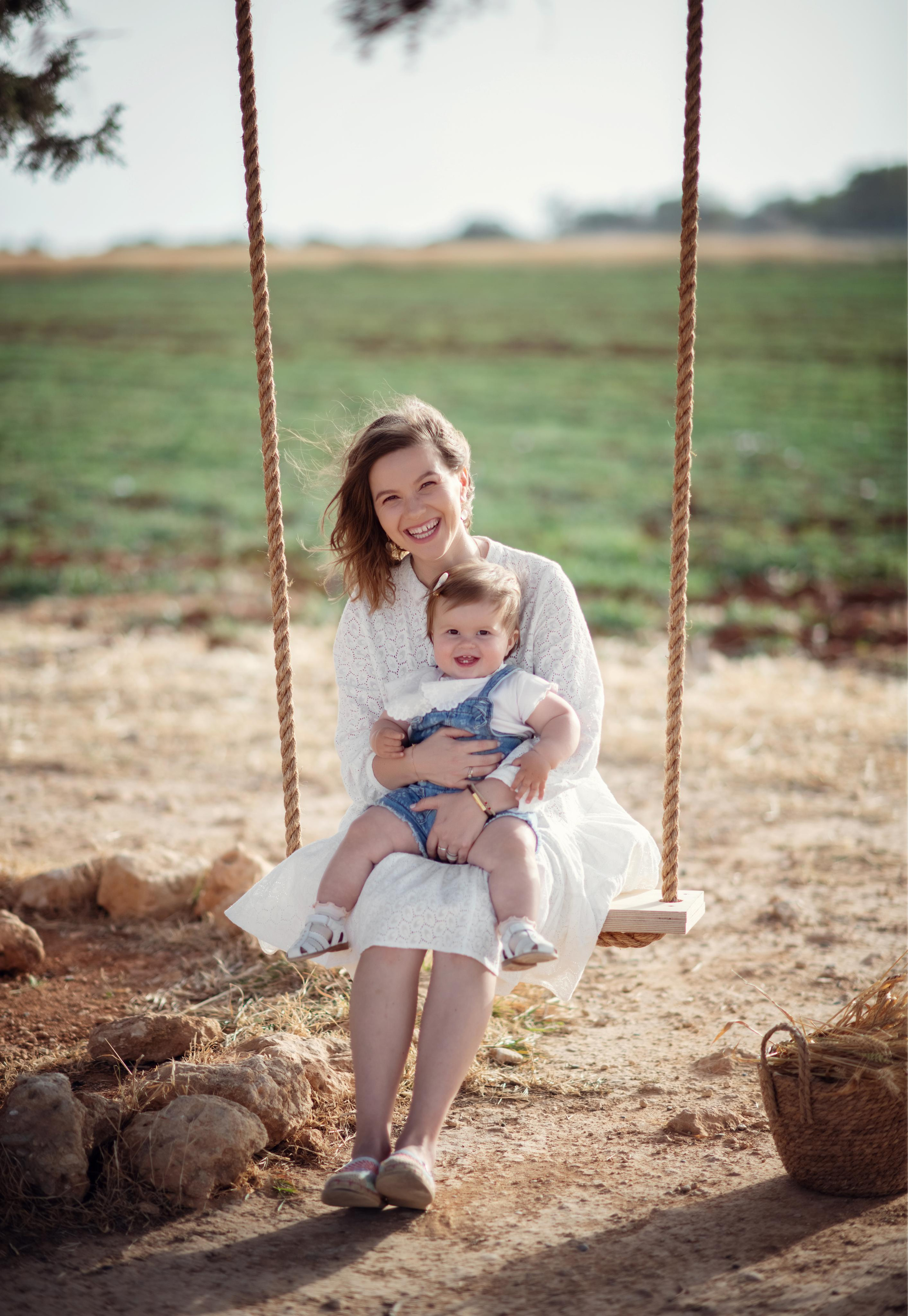 У большого дерева. Фотограф на Кипре