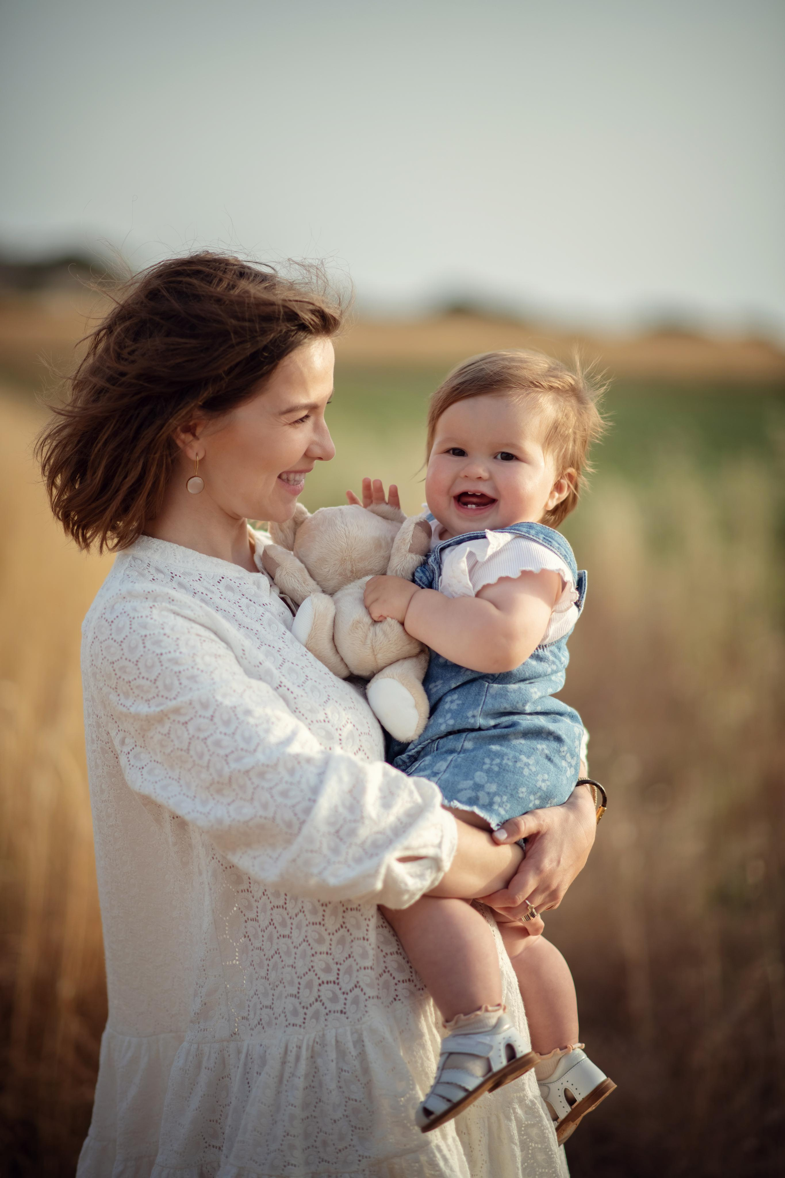 У большого дерева. Фотограф на Кипре