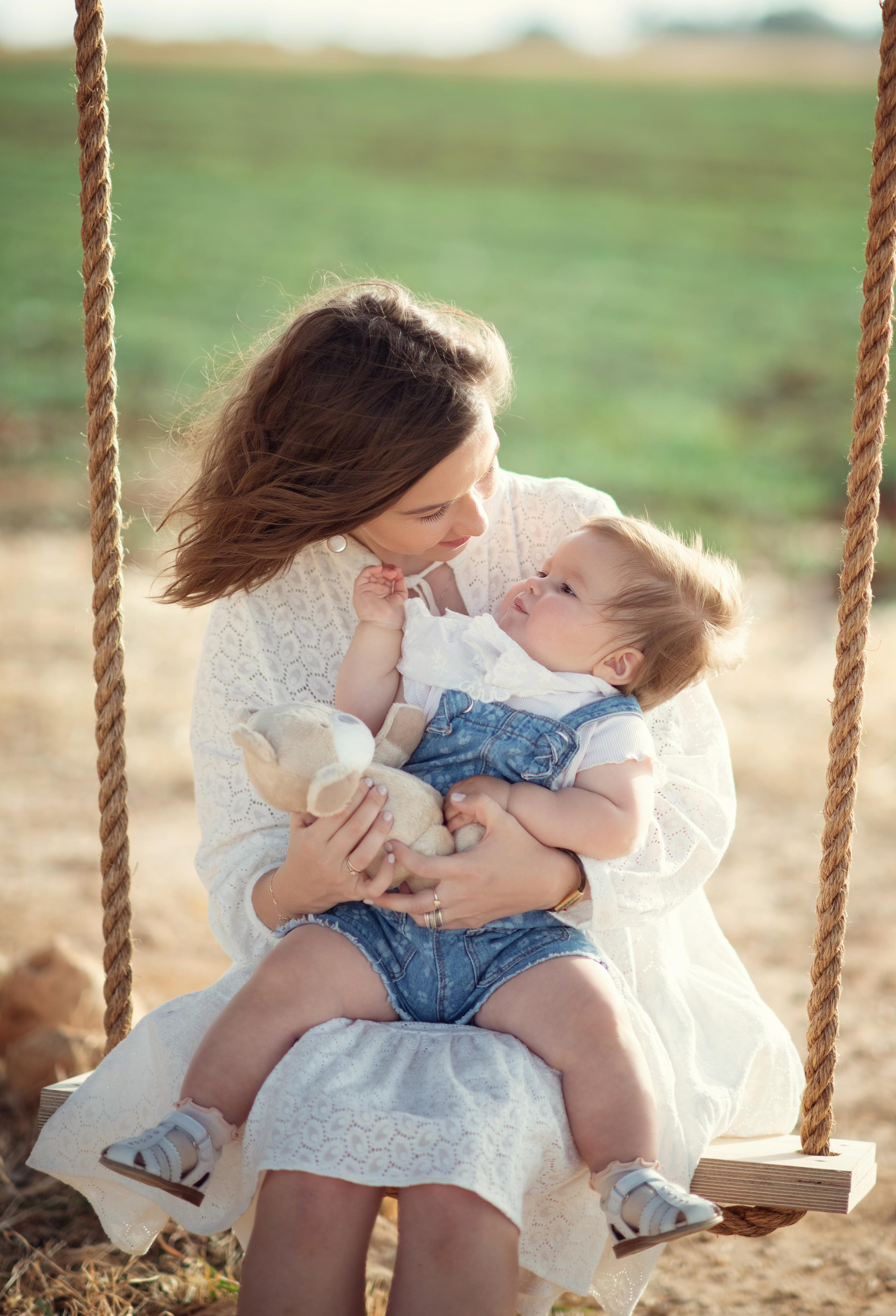 У большого дерева. Фотограф на Кипре