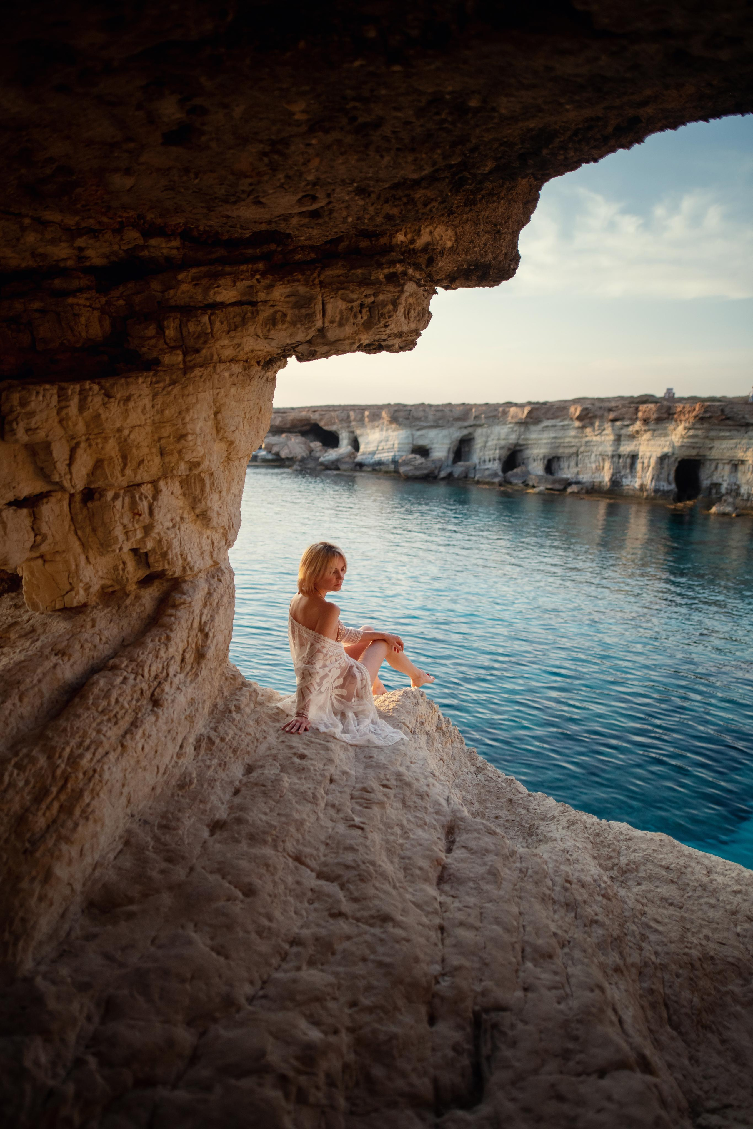 Закат на морских скалах. Фотограф на Кипре