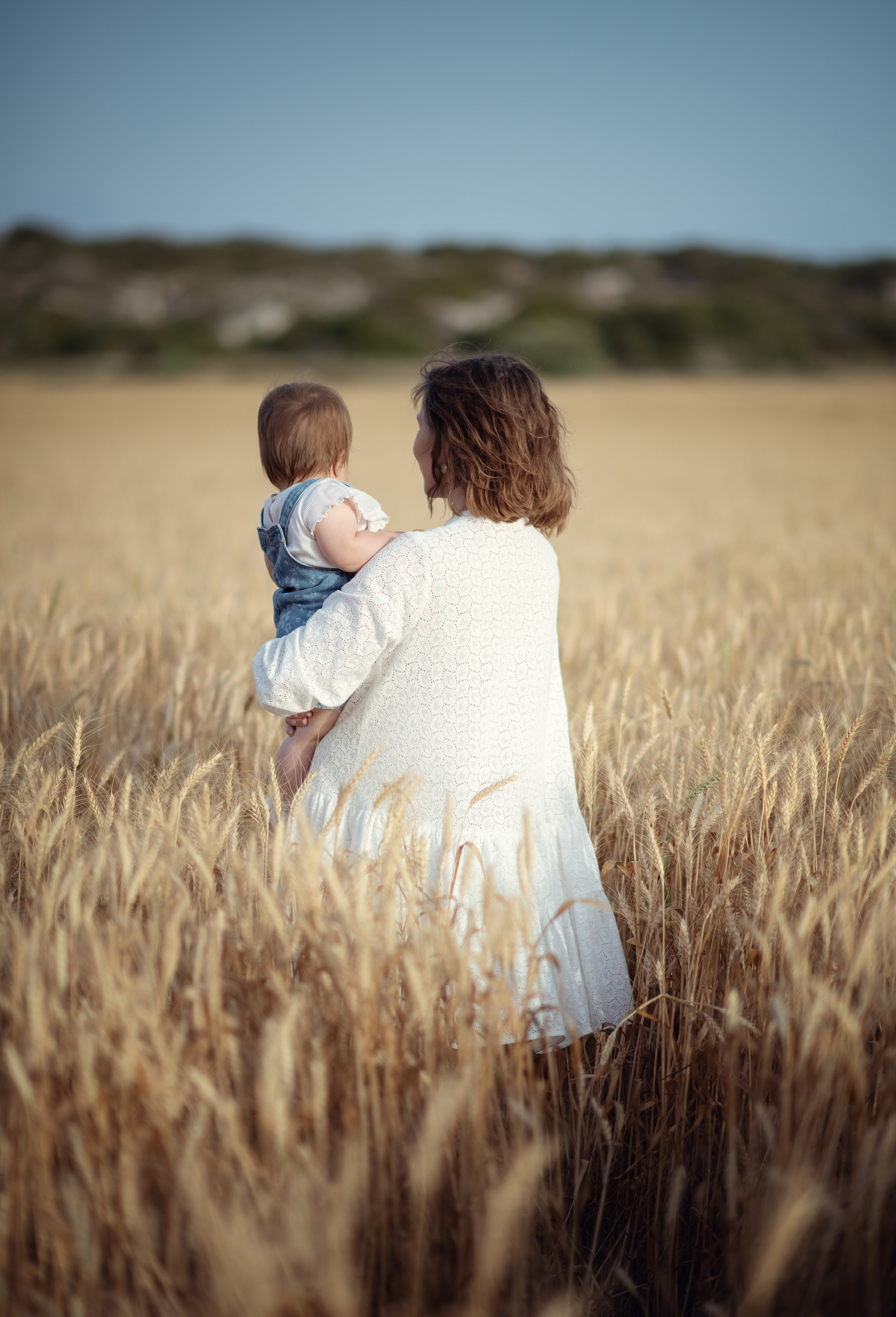 У большого дерева. Фотограф на Кипре