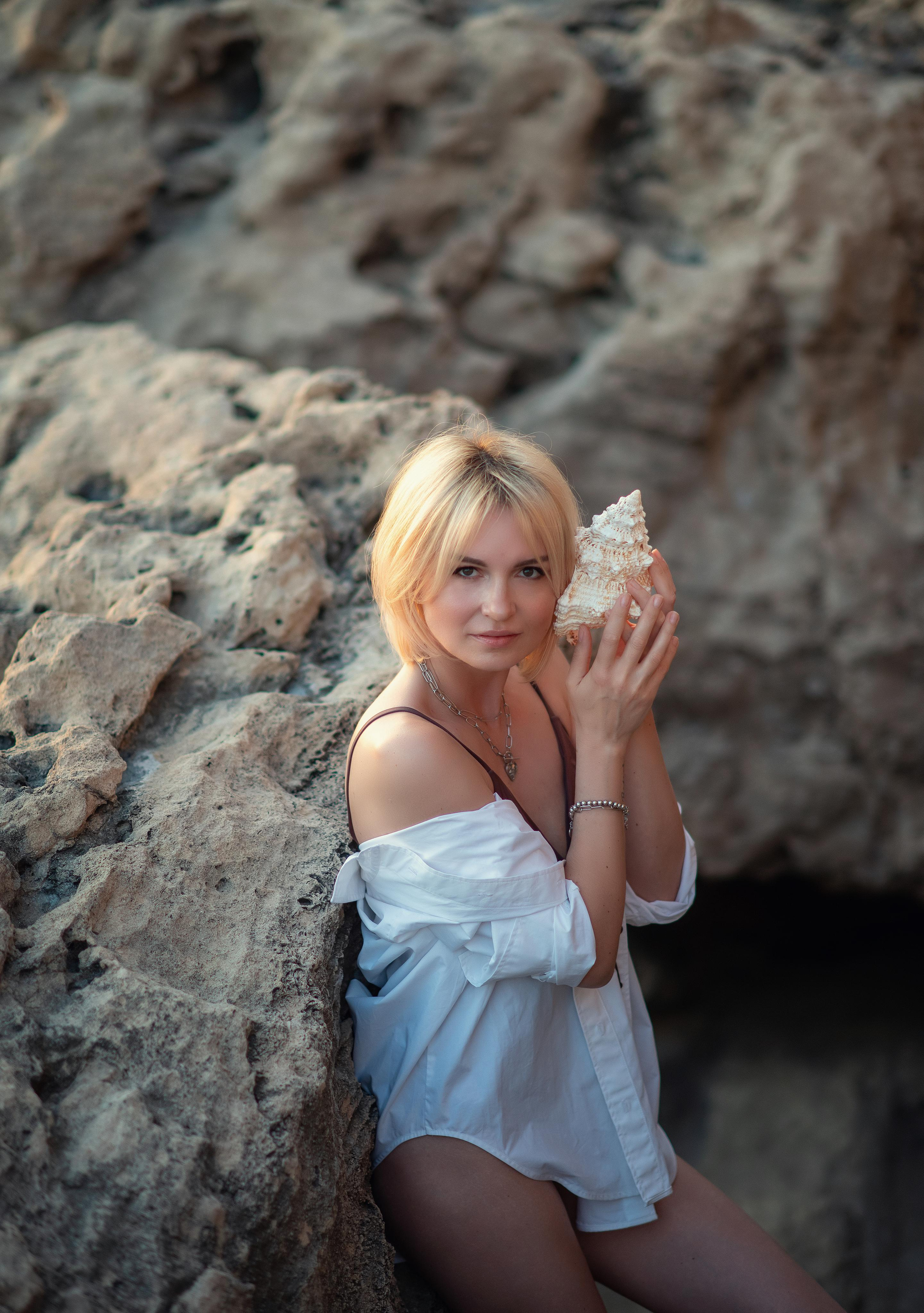 Закат на морских скалах. Фотограф на Кипре