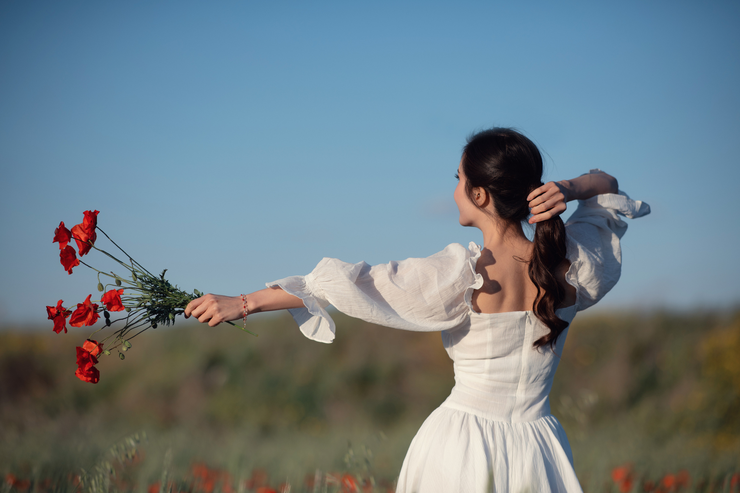 В маковом поле. Фотограф на Кипре