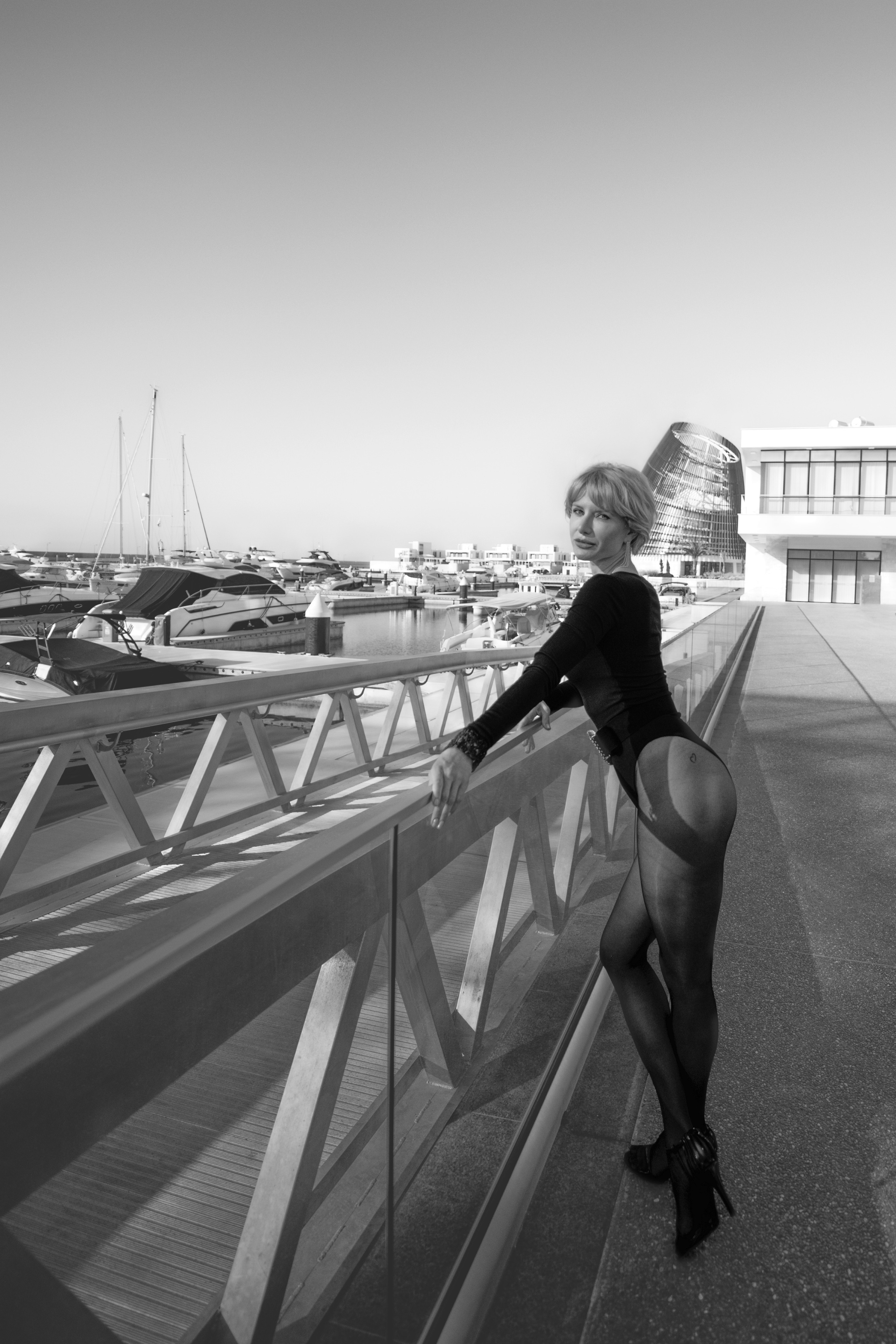 Ч\Б съемка в порту Айя Напы. Фотограф на Кипре