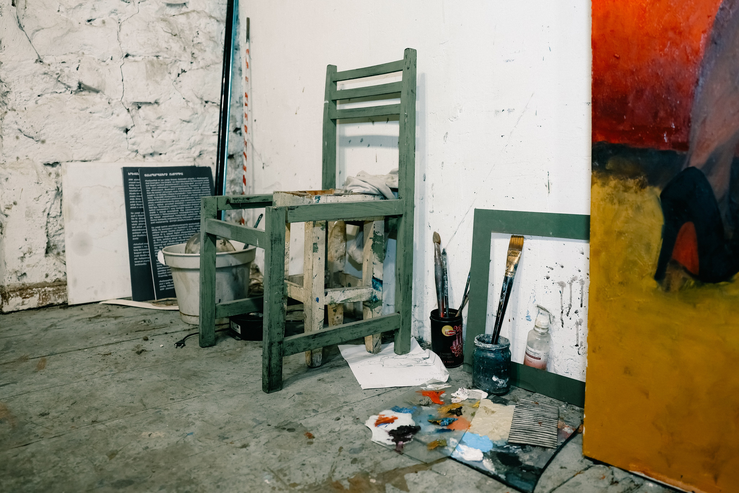 Reportage (artist's studio, sed velikodny — rush). Asmikiam
