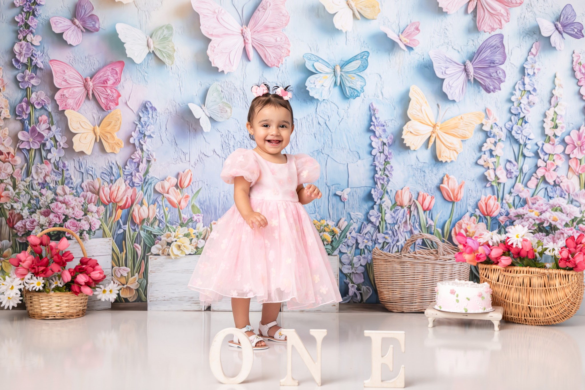 Ayla 1 year old. Professional family, maternity & newborn photographer in North Charleston, SC, creating timeless portraits