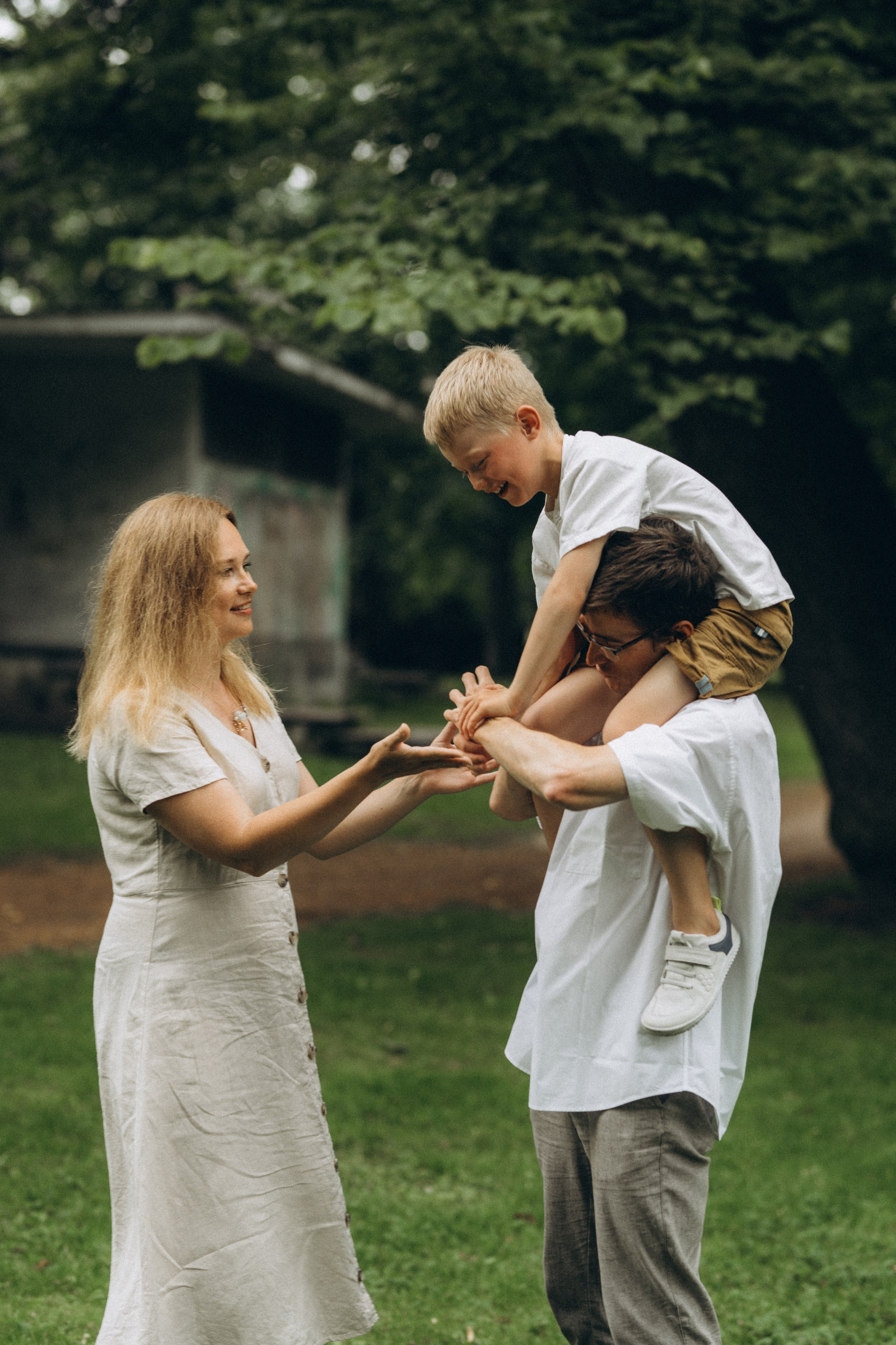 Kaivopuisto. Wedding and potrait photographer in Helsinki Vickan O