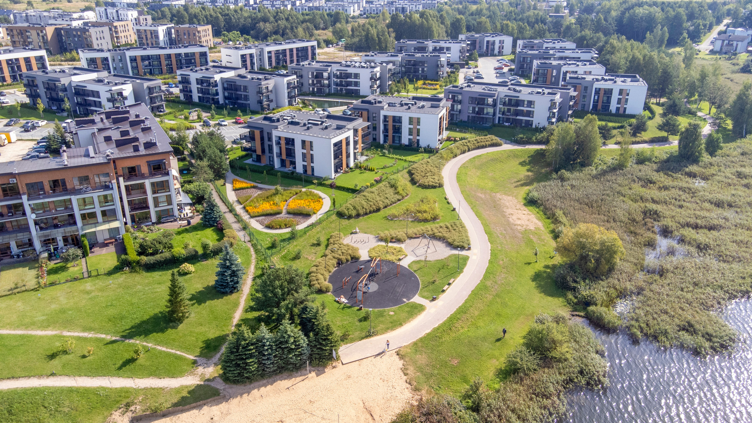 Gilužio g. 49, 2k. butas prie ežero. Elina Sapiega fotografė Vilniuje