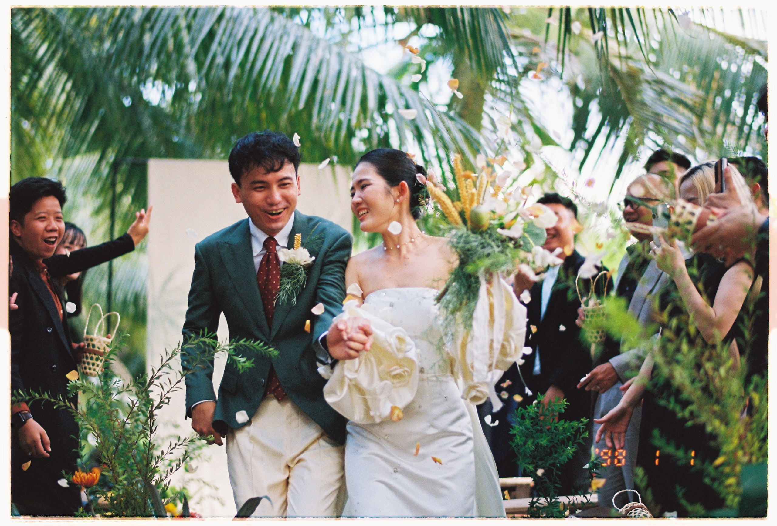 Khâm & Châu. Cam Images