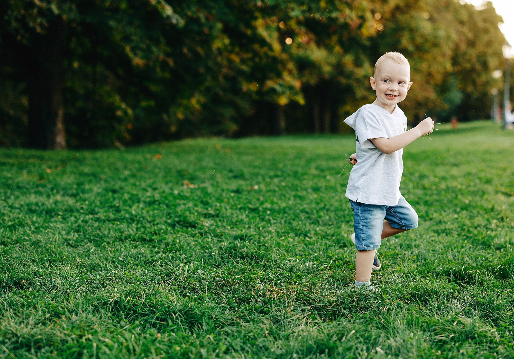 Таня, Андрей и Паша на прогулке. Семейный и свадебный фотограф в Праге Наталья Федори