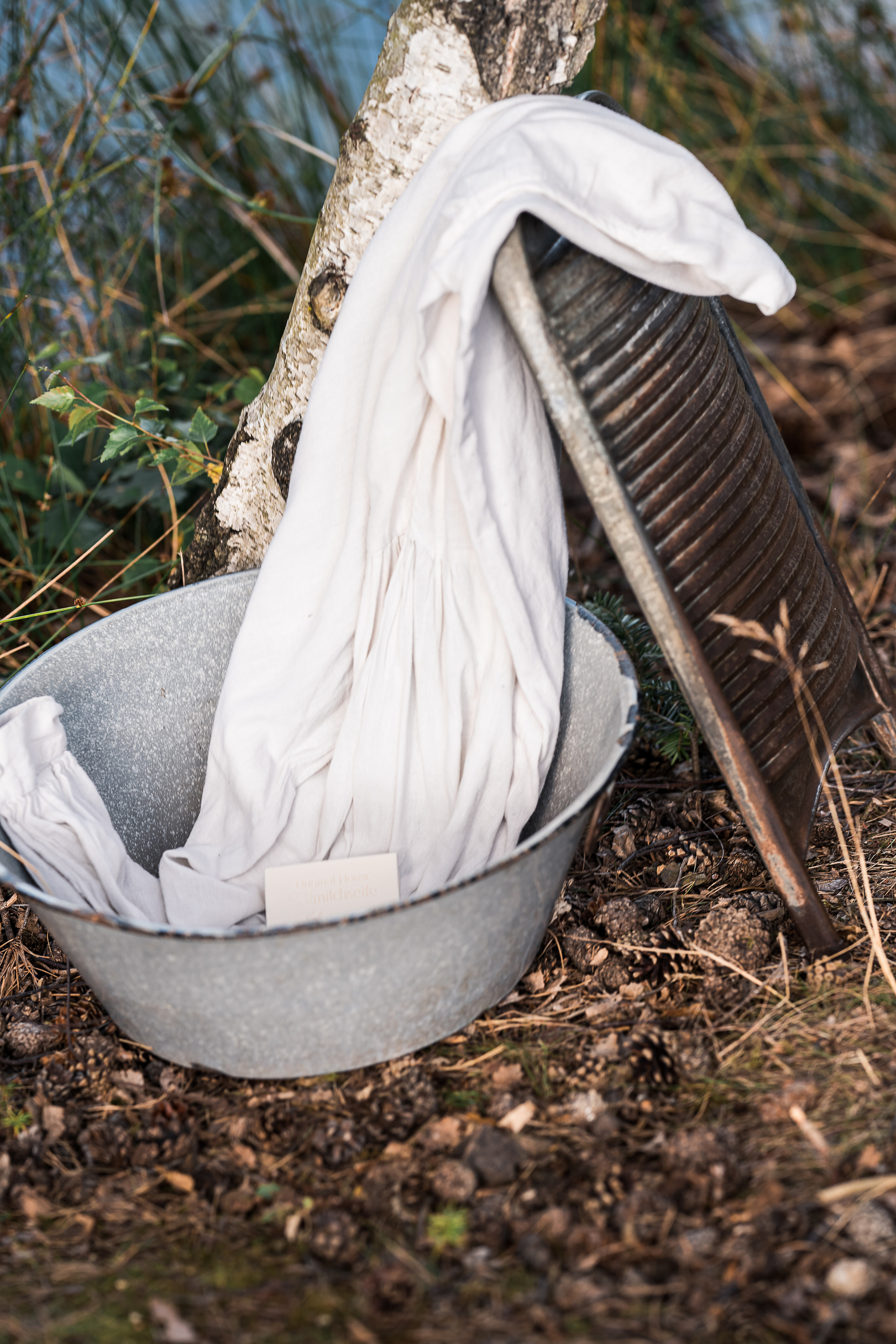 Laudry at the lake. Family, Lifestyle and Portrait photograher in Trier, Germany