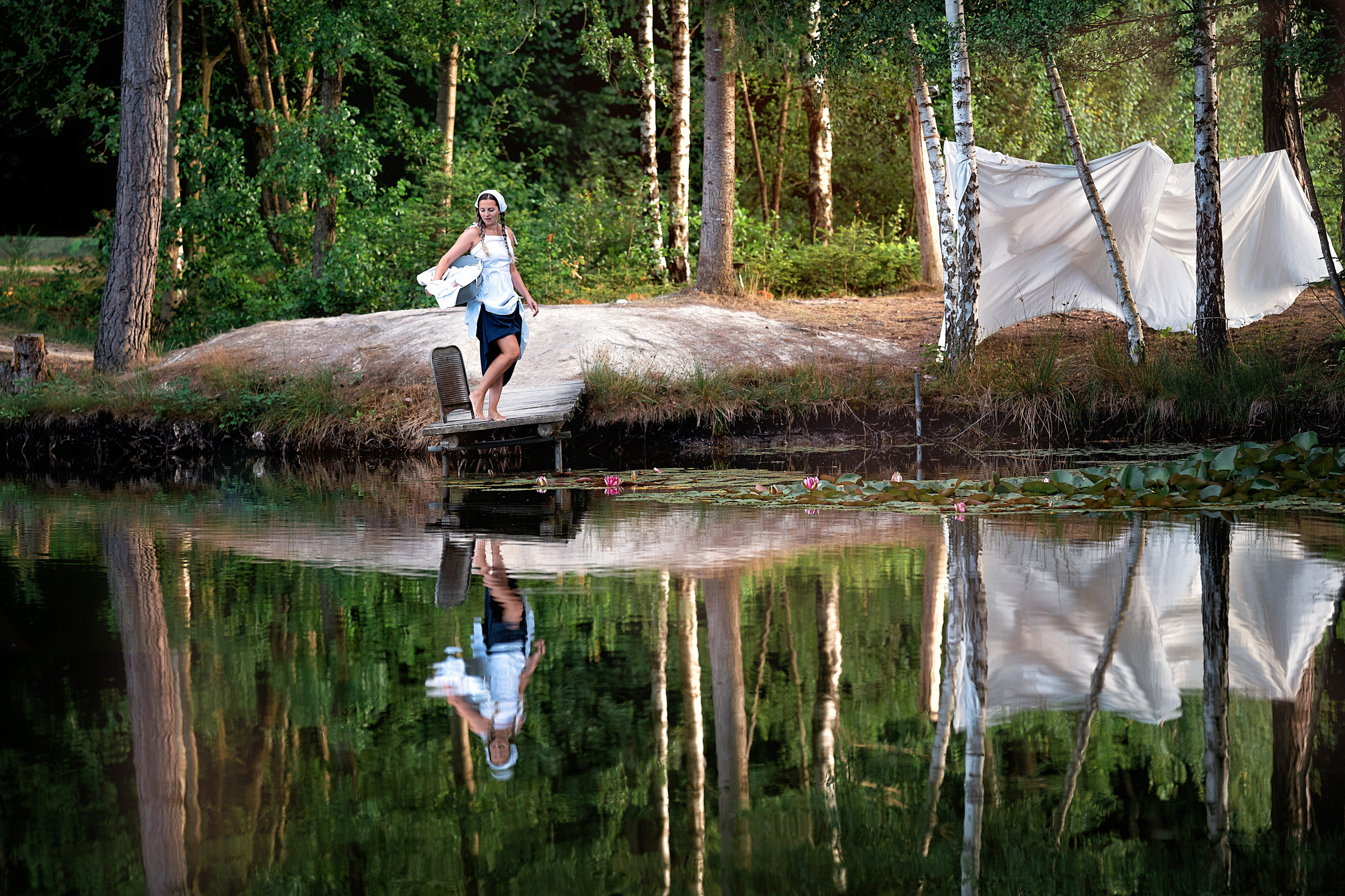 Laudry at the lake. Family, Lifestyle and Portrait photograher in Trier, Germany