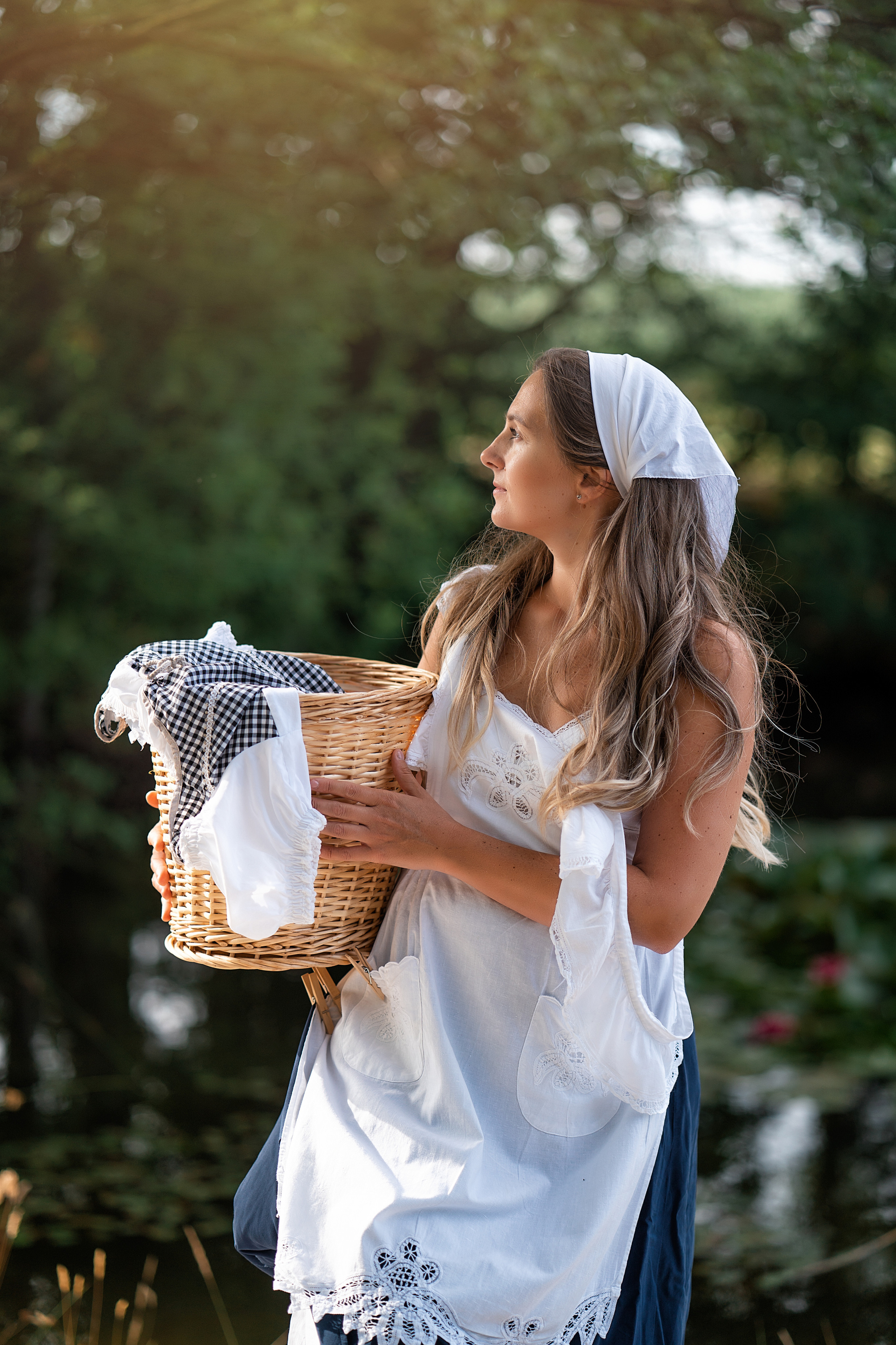 Laudry at the lake. Family, Lifestyle and Portrait photograher in Trier, Germany