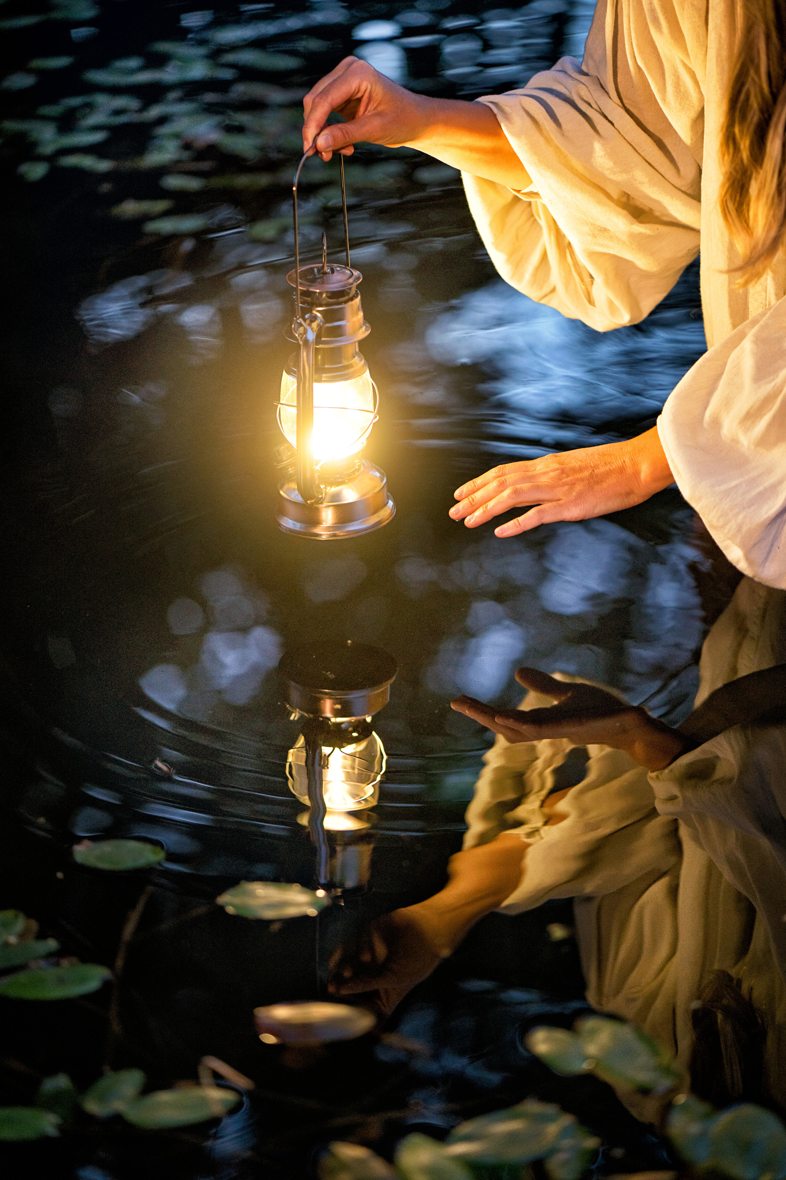 Laudry at the lake. Family, Lifestyle and Portrait photograher in Trier, Germany