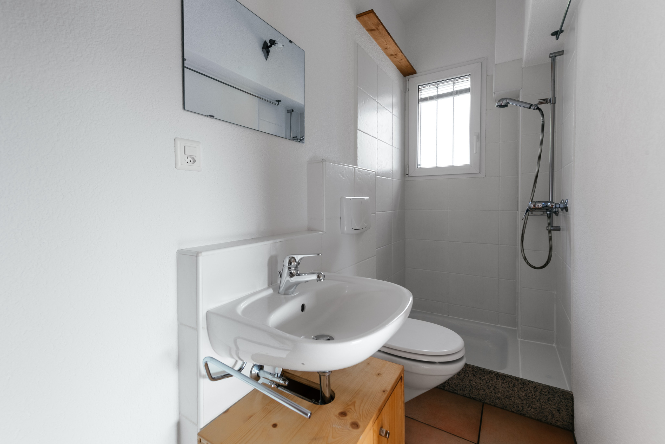 Haus, CUGNASCO, TICINO. Hallo! Ich bin Elena und arbeite als Immobilienfotografin