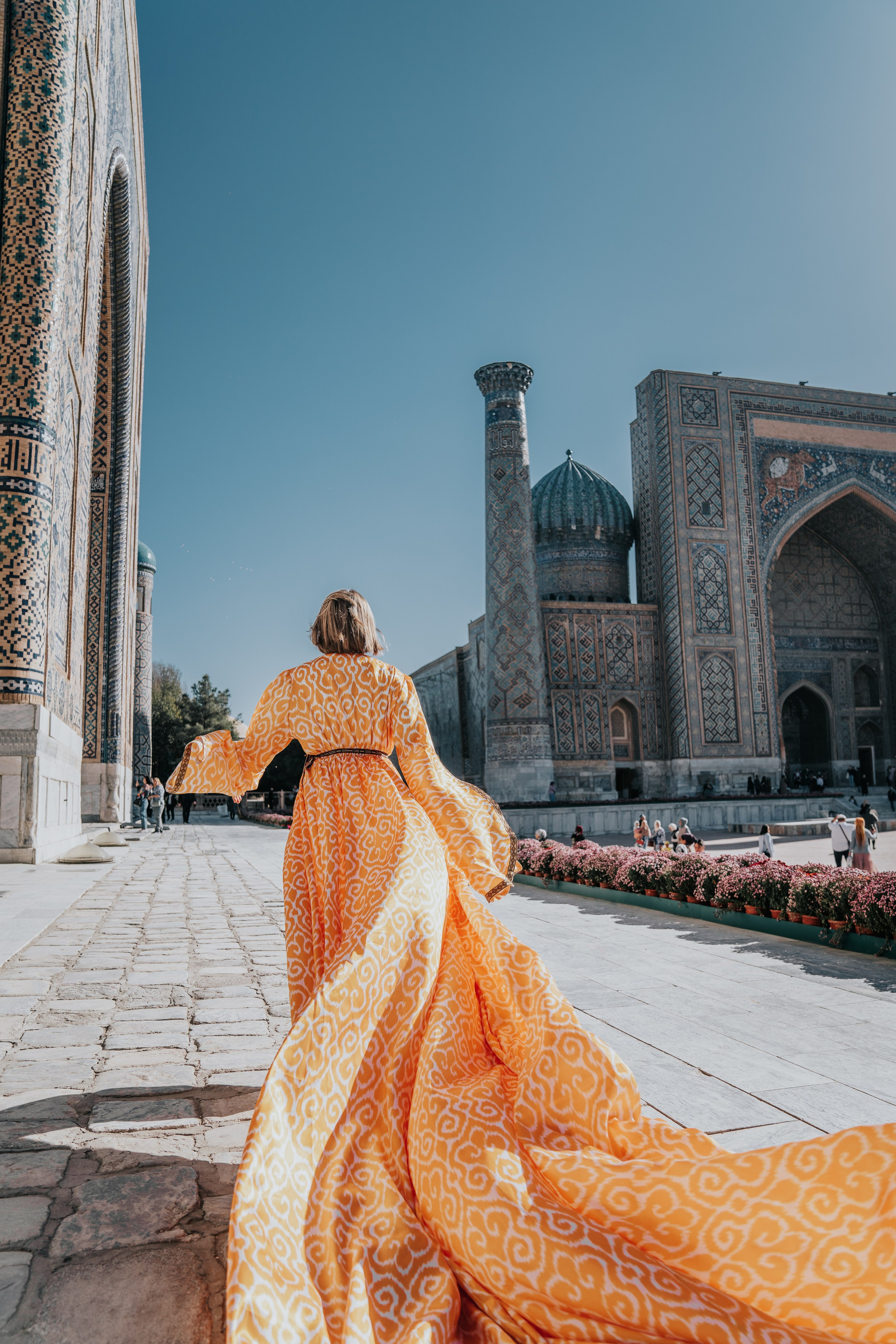 Этнические платья для фотографий в Бухаре. Фотограф в Узбекистане и Самарканде Джасур Марупов