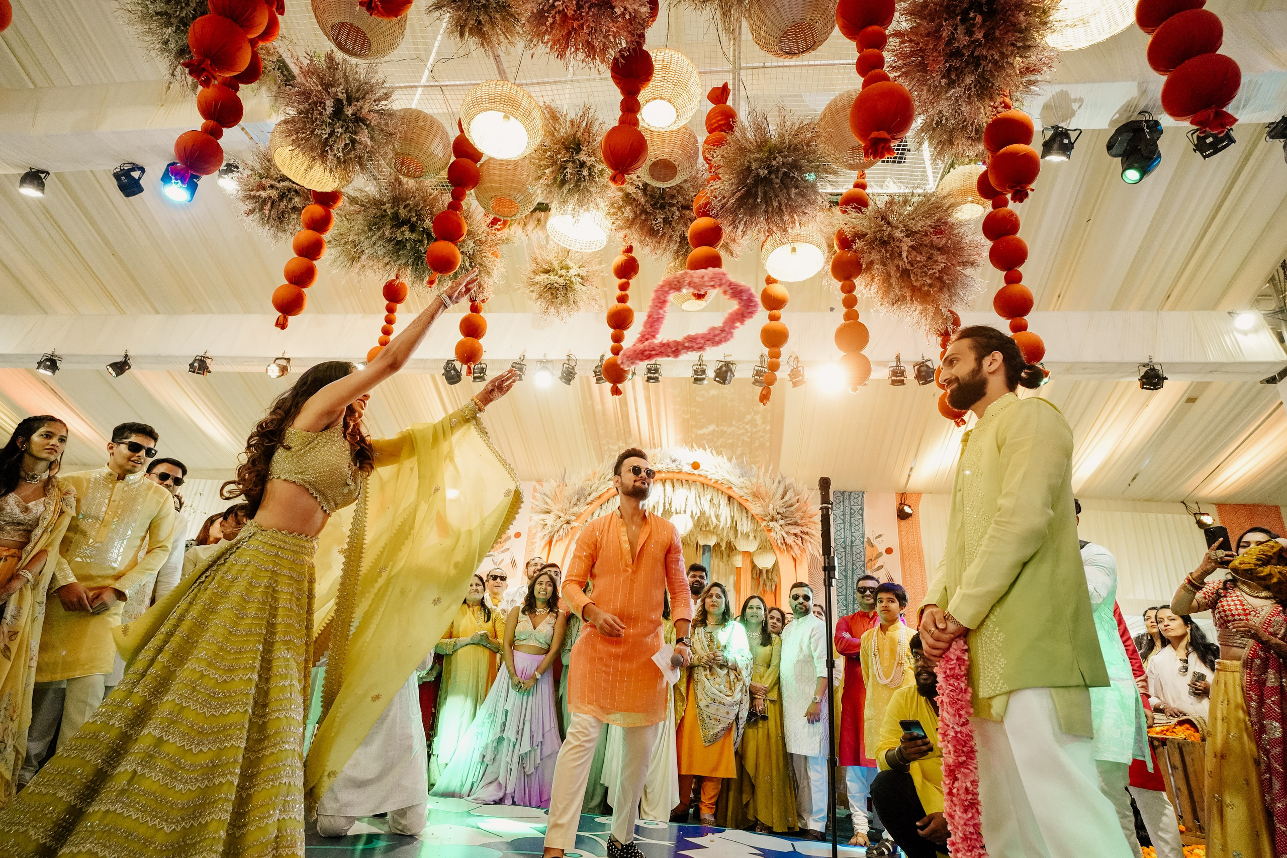 HALDI & MEHANDI. Wedding photographer Stalen Robert