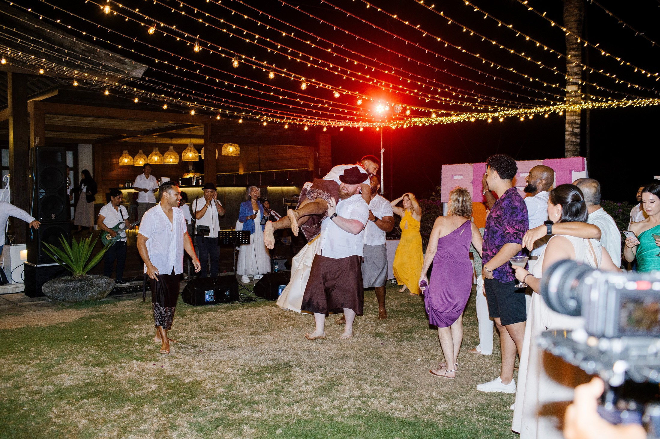 Big funny wedding with guests in paradise Bali island. Get.it.feel — Aesthetic Photography and Videography