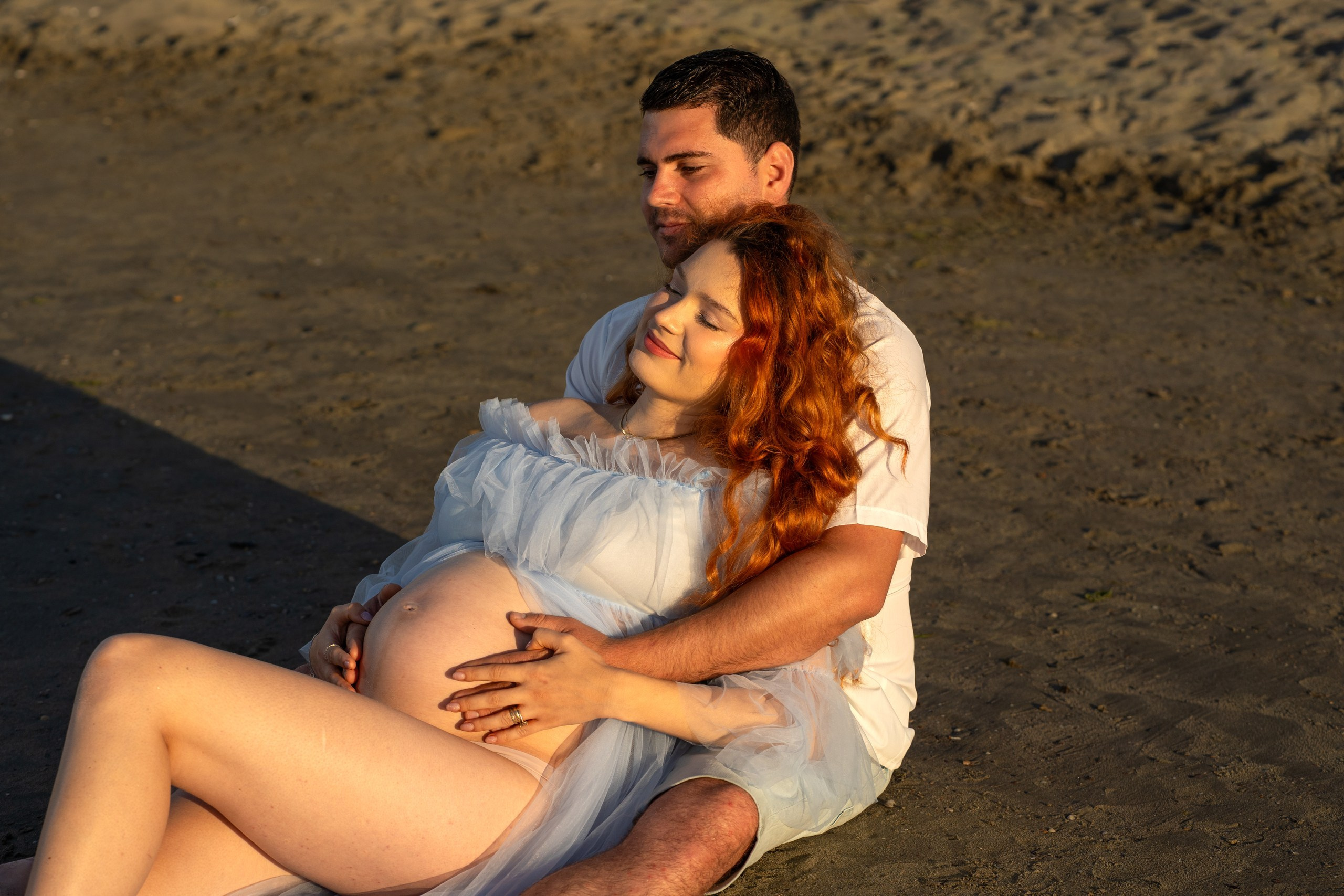 Doar ei, marea si o burtica. Adelinne — fotograf profesionist în Constanța pentru familii, bebeluși și evenimente